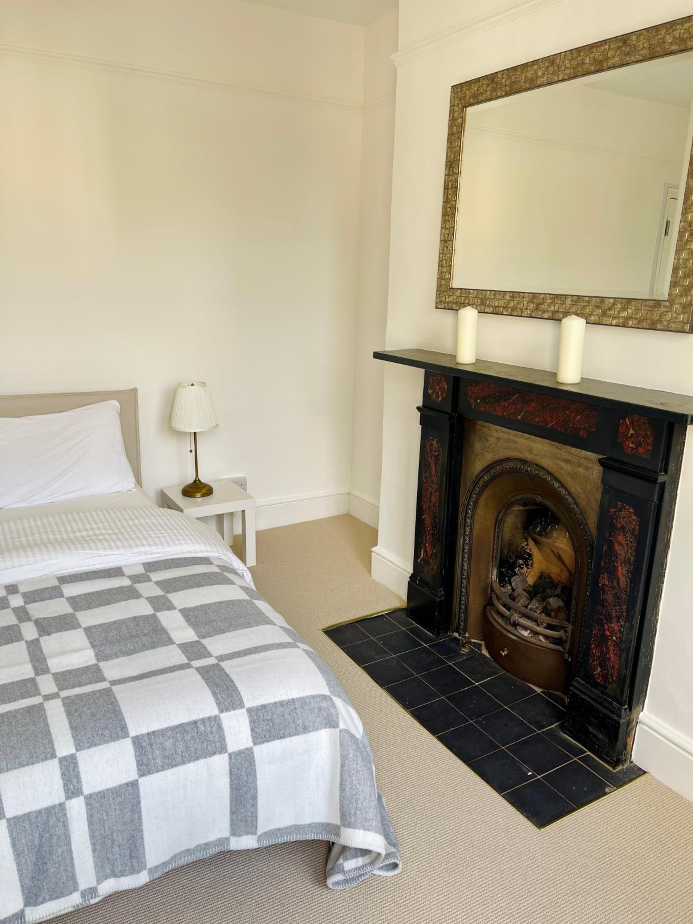 Spacious & Cosy Central London 3-bed Victoria TownHouse, with Private Garden