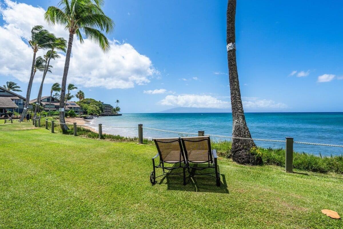 Kahana Village 3 · KHV 3 Remodeled 2BD Condo with Oceanfront Lan