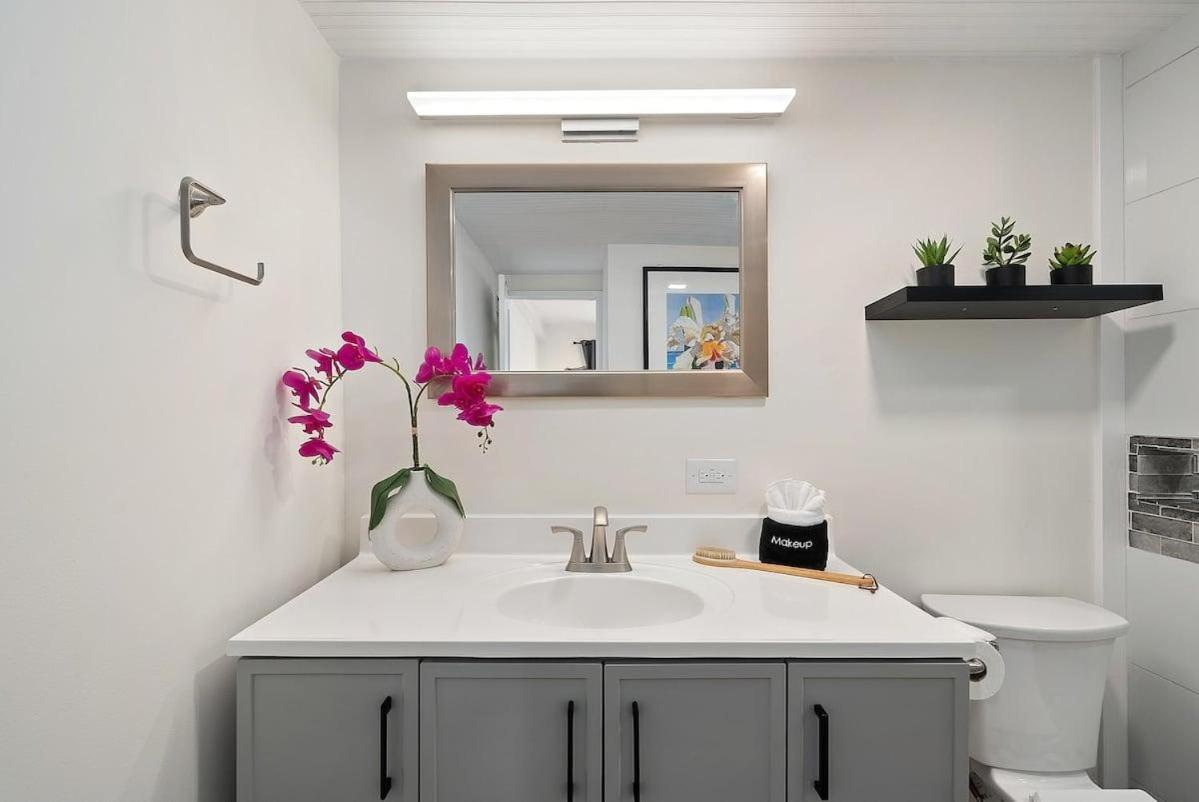Lauloa 403 · LOA 403 Fully Remodeled Direct Oceanfront 2BD