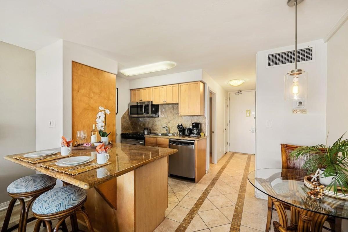 Lahaina Shores 507 · LS 507 West Maui Studio with Stunning Ocean