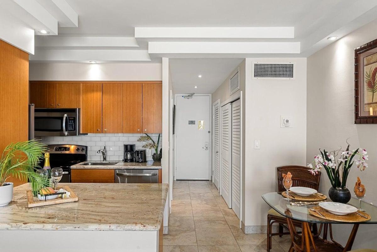 Lahaina Shores 607 · LS 607 Beachfront Remodeled Studio Stunnin