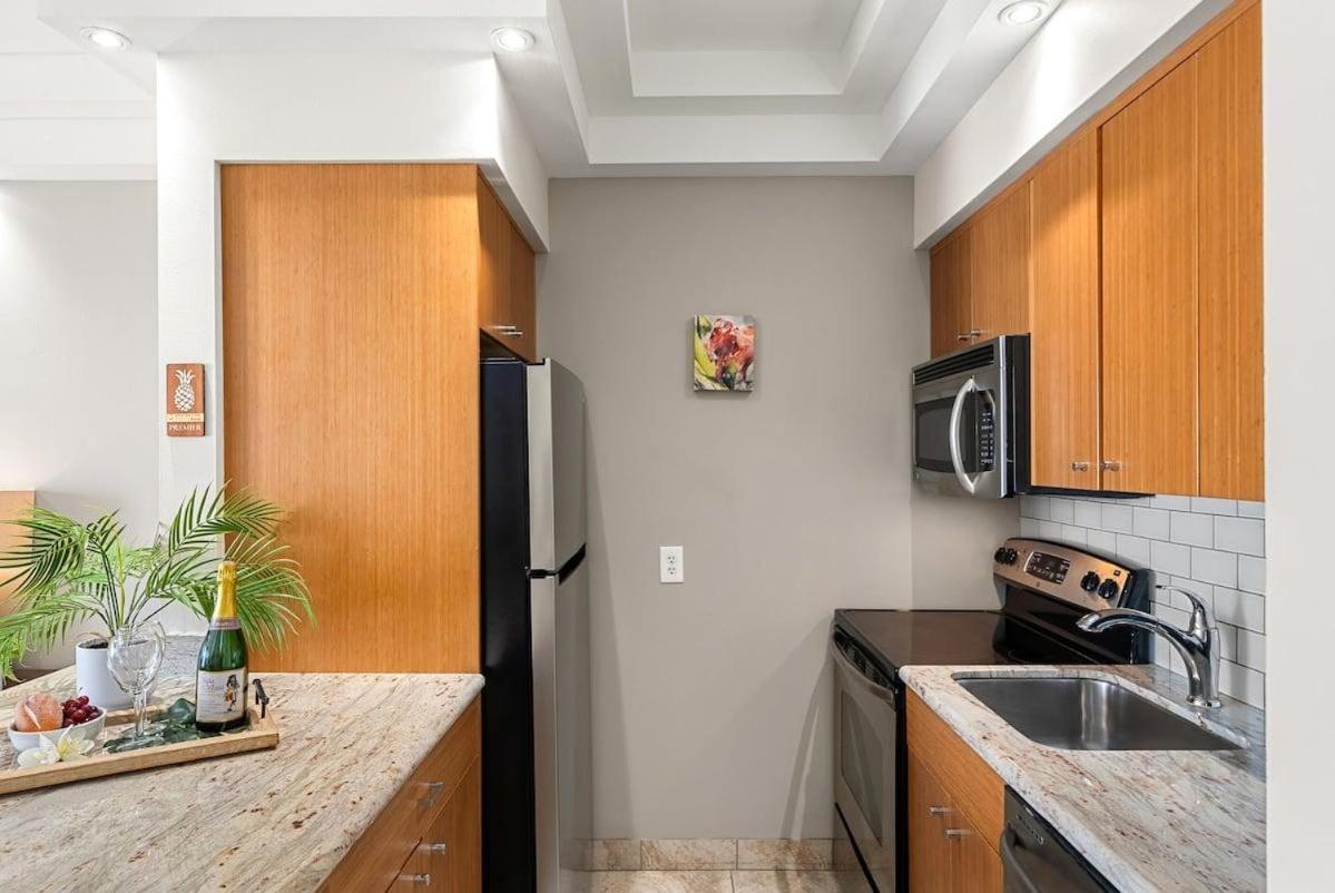 Lahaina Shores 607 · LS 607 Beachfront Remodeled Studio Stunnin