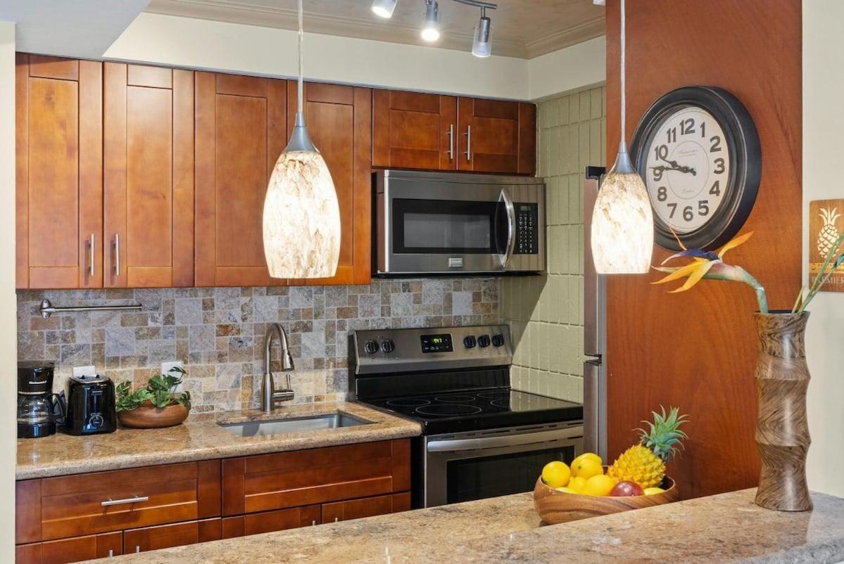 Lahaina Shores 512 · LS 512 Getaway Studio by the Beach Pool Hot