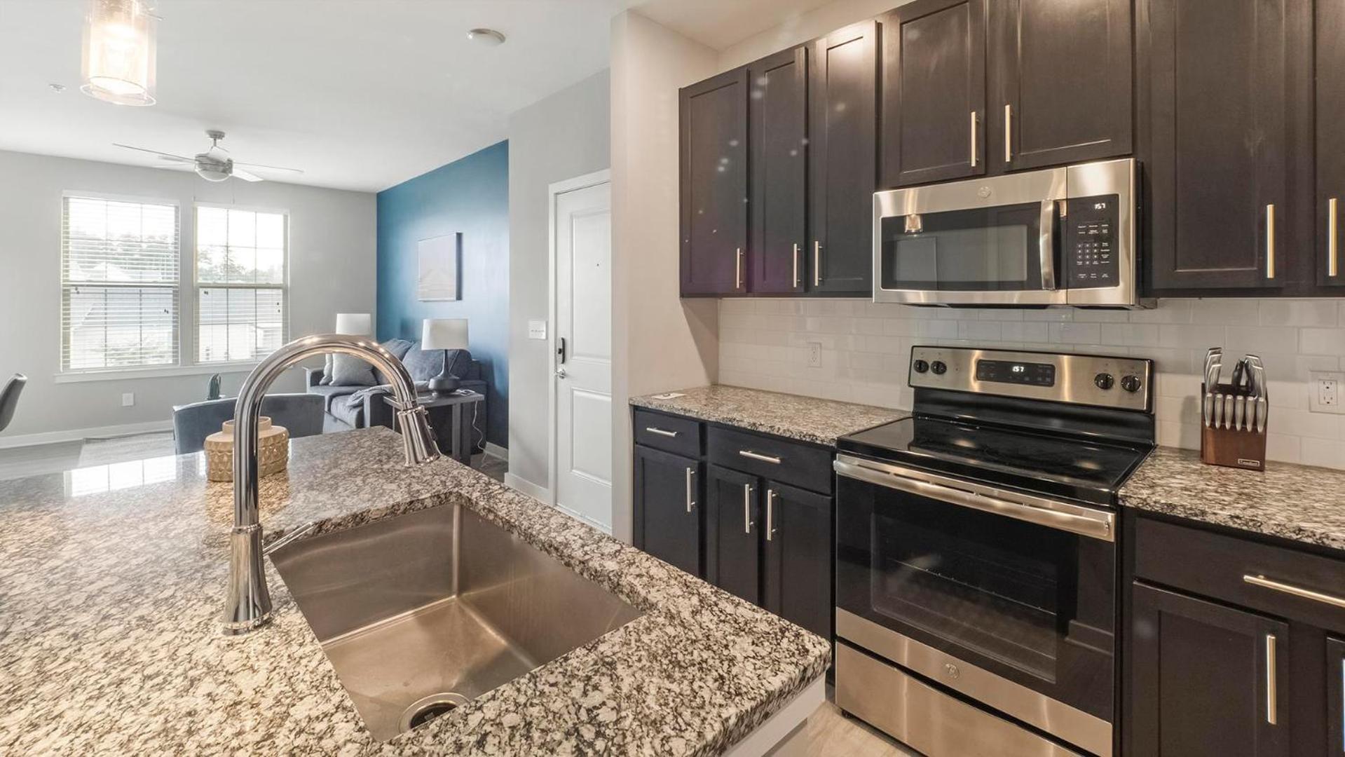 Landing Incredible 1BD Pool Gym