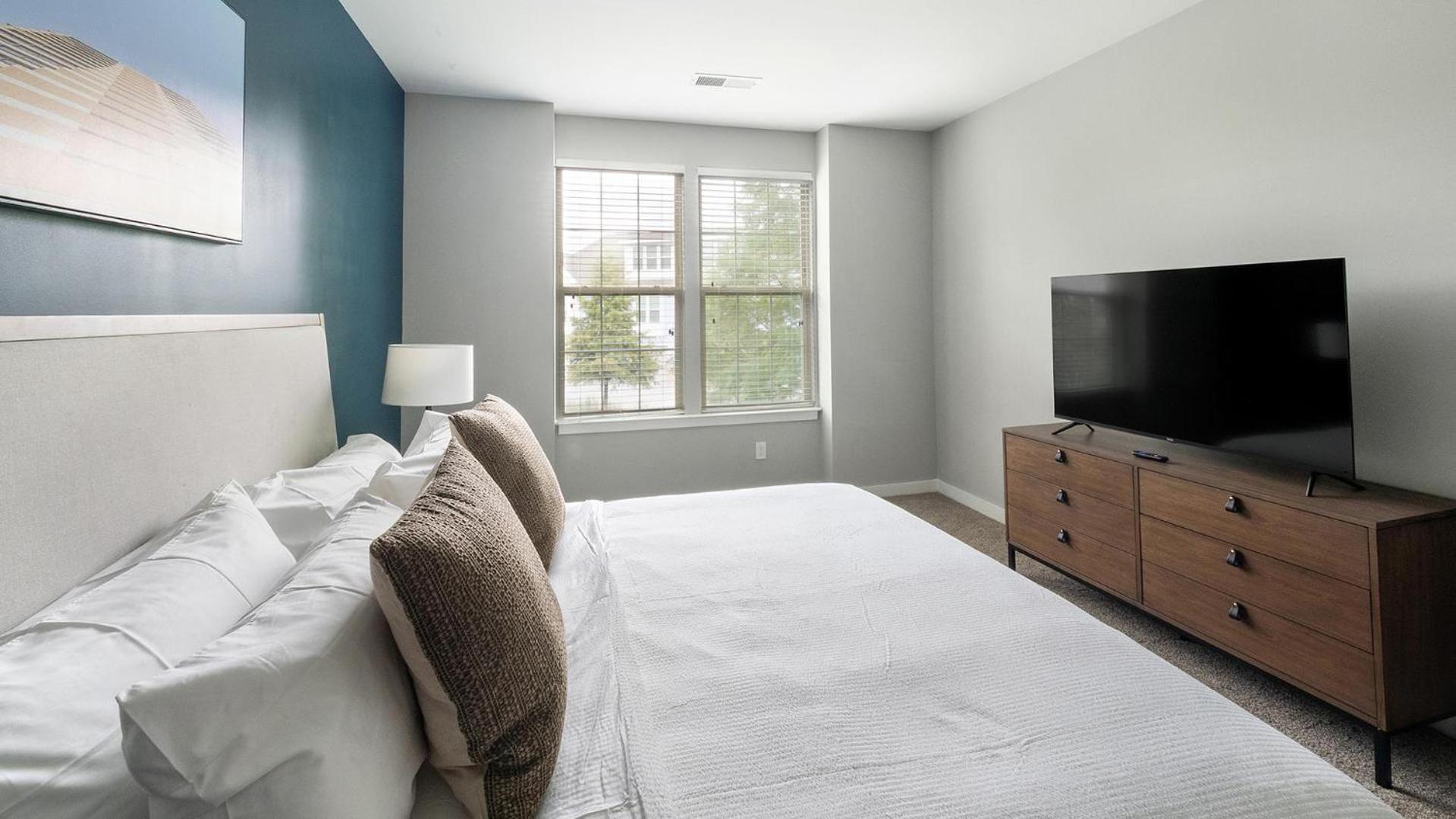 Landing Incredible 1BD Pool Gym