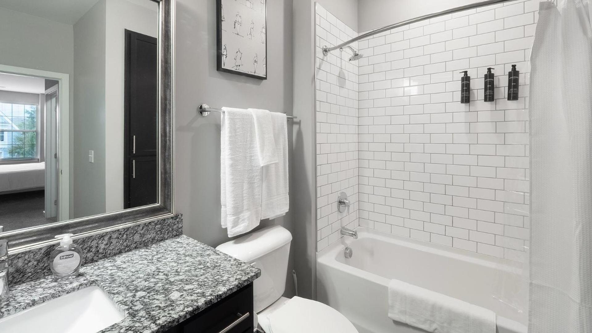 Landing Incredible 1BD Pool Gym