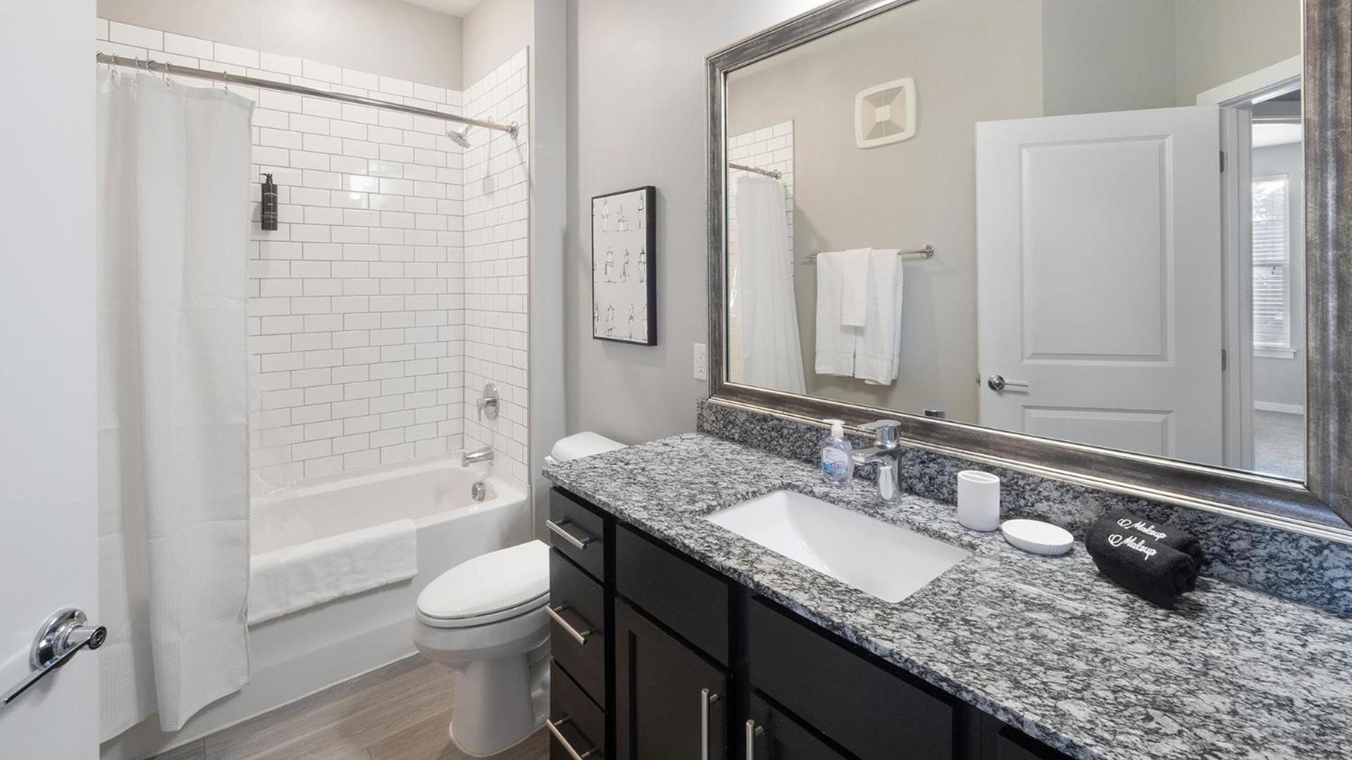 Landing Incredible 1BD Pool Gym