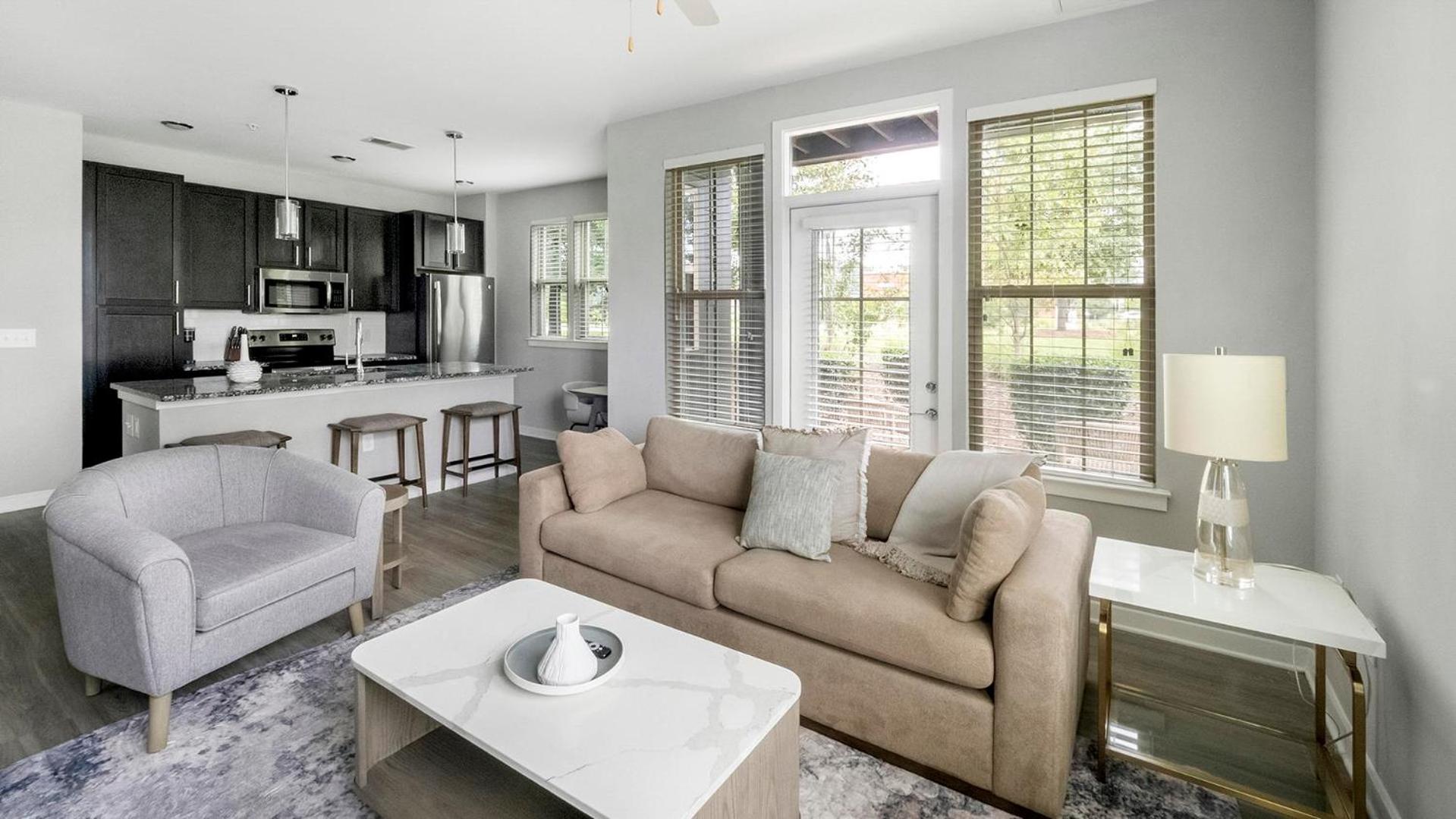 Landing Incredible 1BD Pool Gym