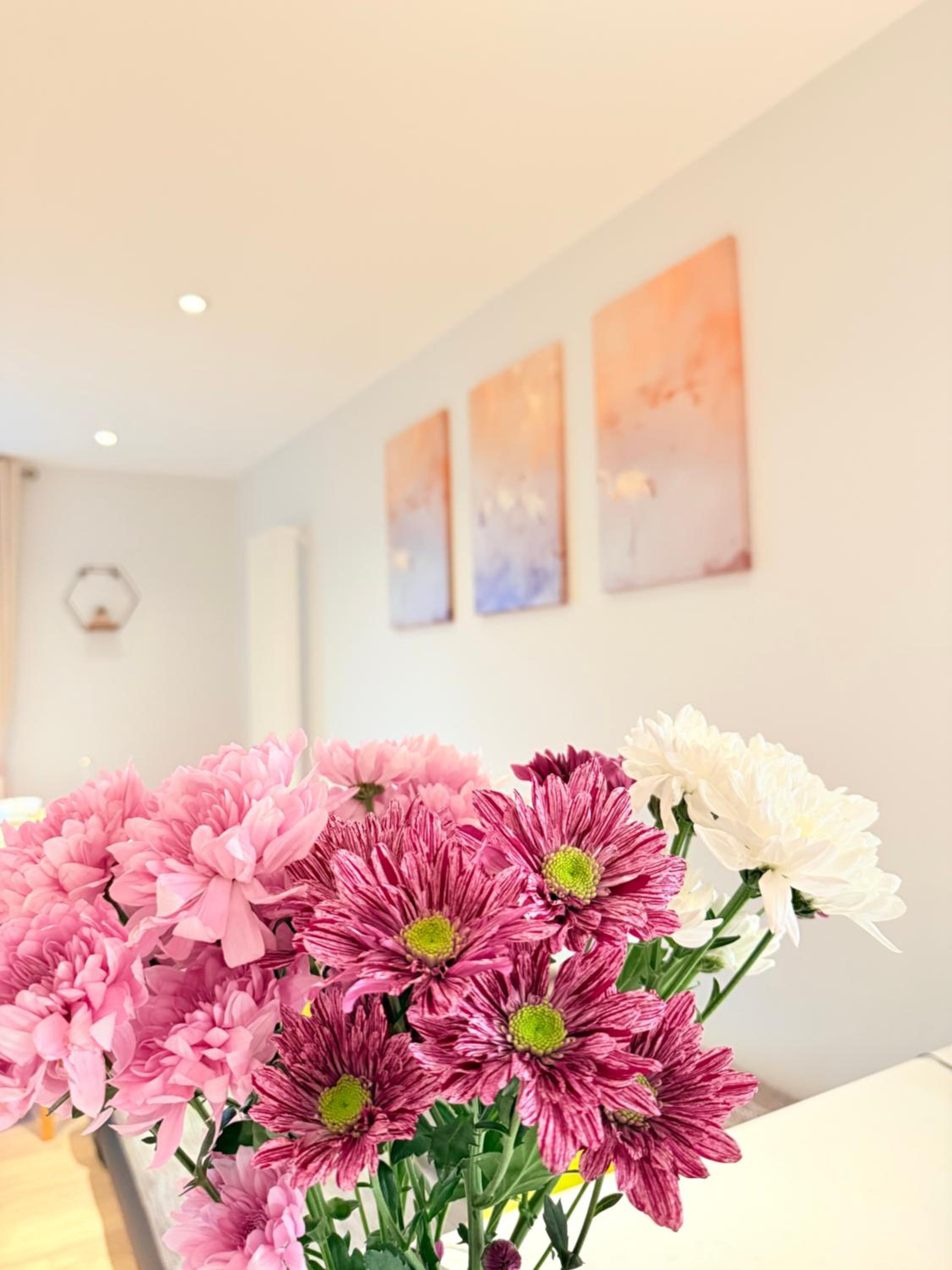 West London Residences - Private Terrace - Opposite Piccadilly Line 20min SOHO Oxford Street