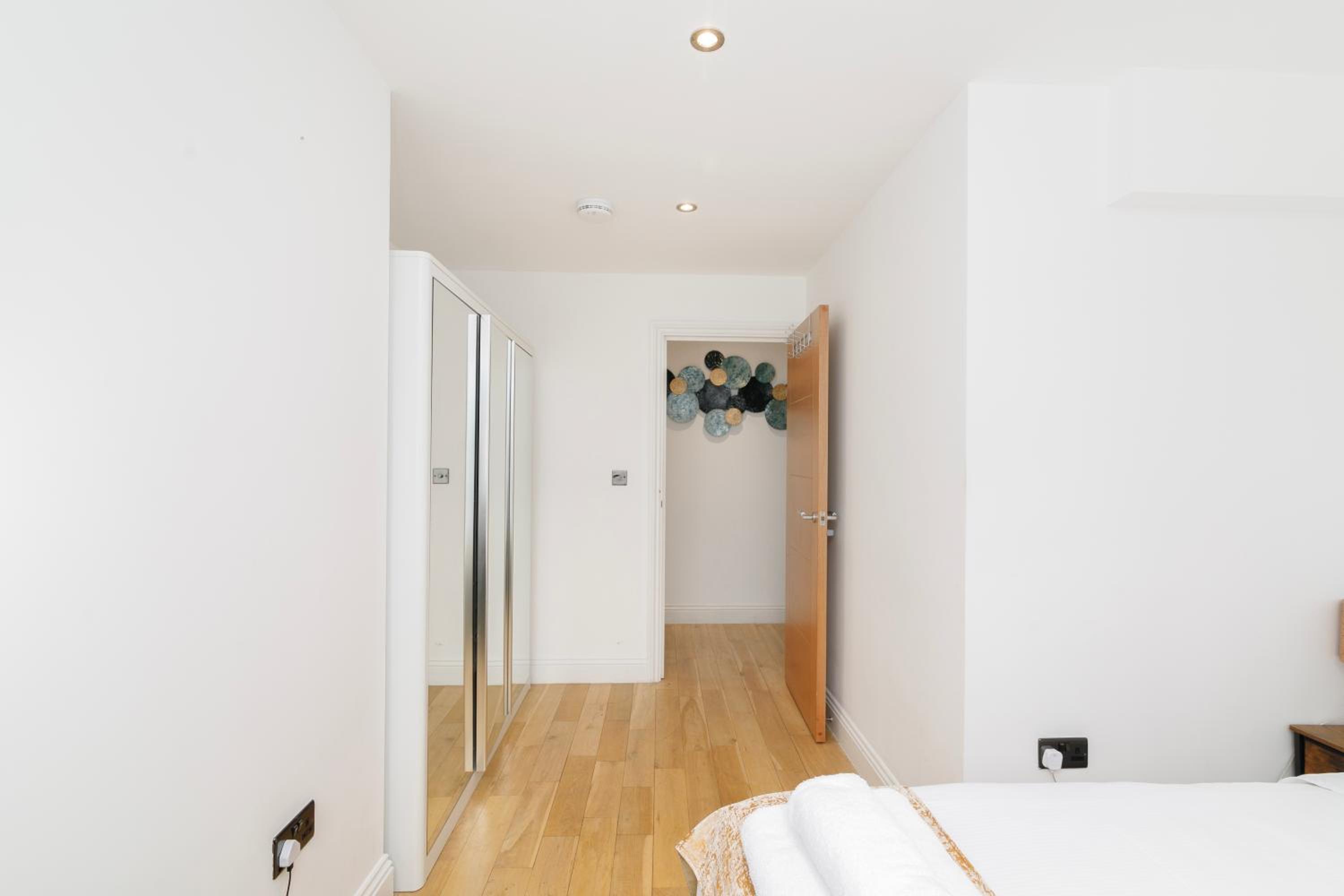 2 Bedroom, 2 Bathroom Apartment with Roof Terrace in Hoxton Shoreditch