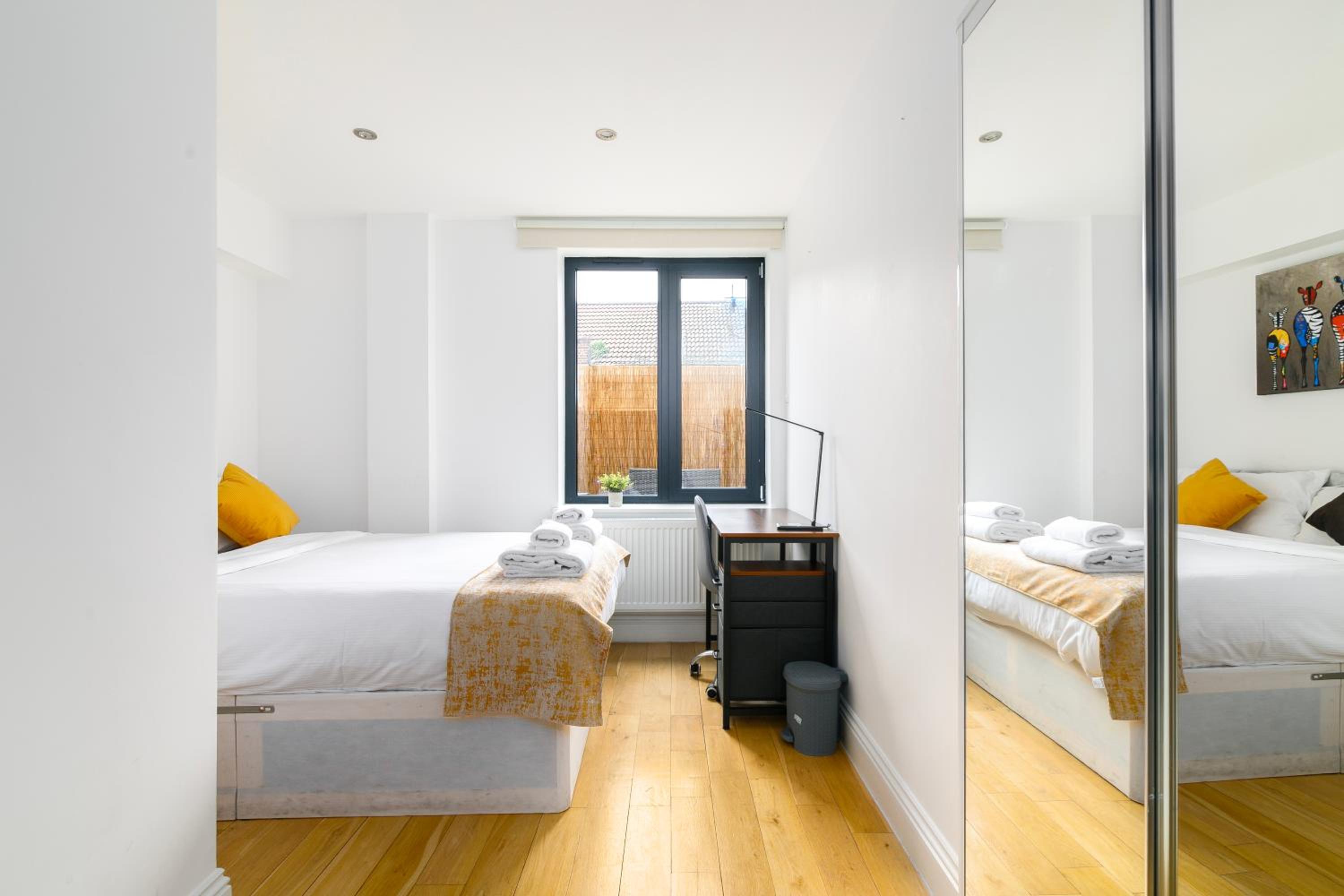 2 Bedroom, 2 Bathroom Apartment with Roof Terrace in Hoxton Shoreditch