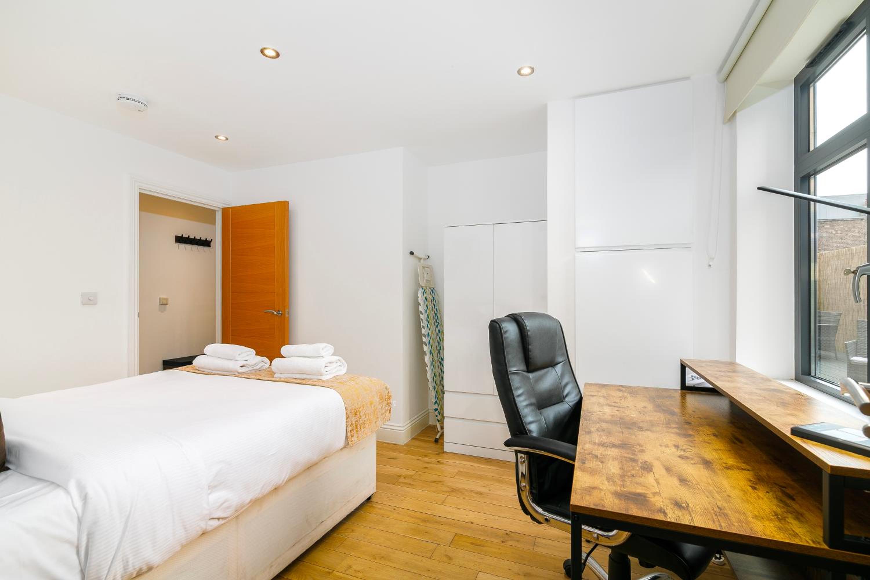 2 Bedroom, 2 Bathroom Apartment with Roof Terrace in Hoxton Shoreditch
