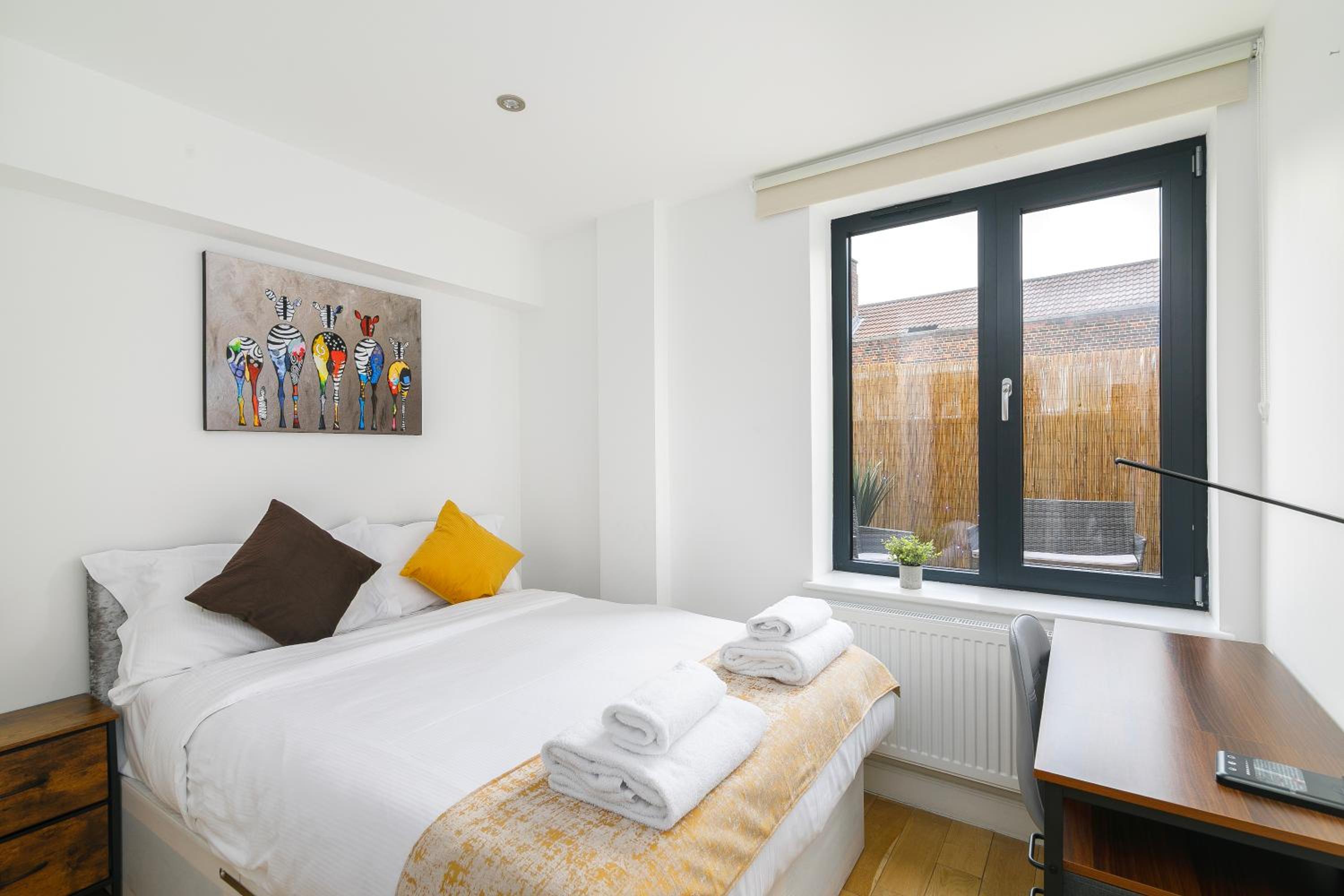 2 Bedroom, 2 Bathroom Apartment with Roof Terrace in Hoxton Shoreditch