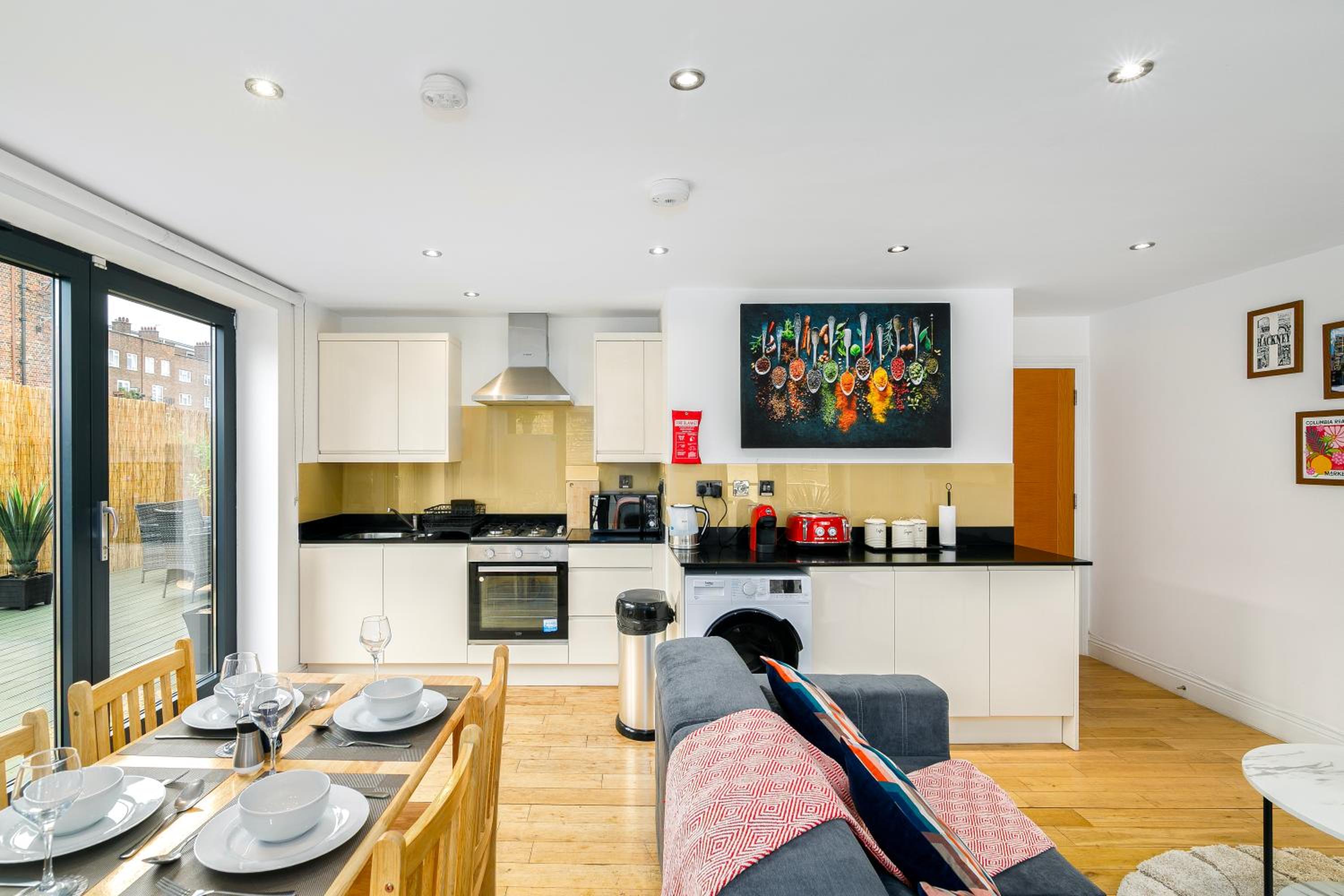 2 Bedroom, 2 Bathroom Apartment with Roof Terrace in Hoxton Shoreditch