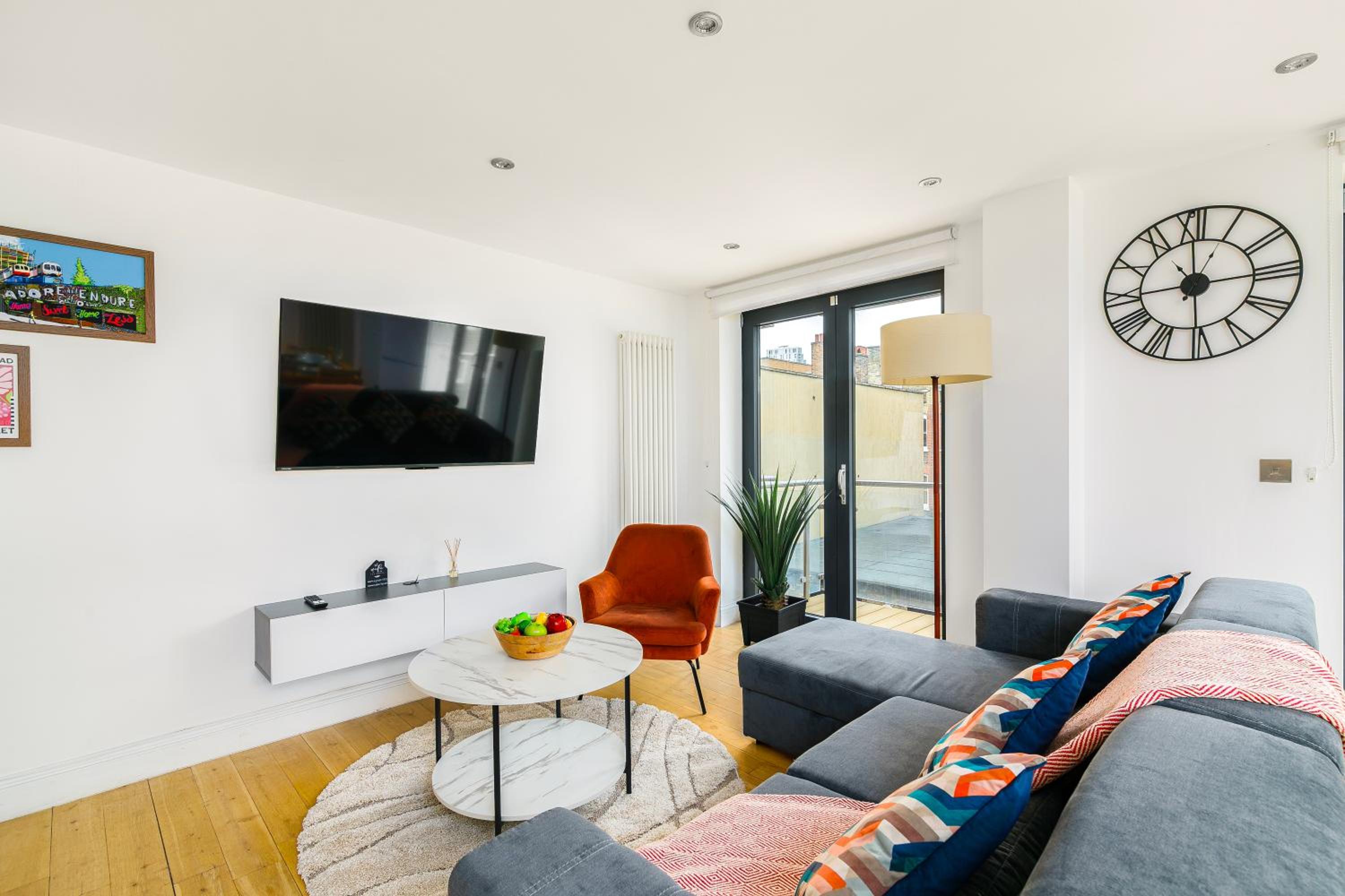 2 Bedroom, 2 Bathroom Apartment with Roof Terrace in Hoxton Shoreditch