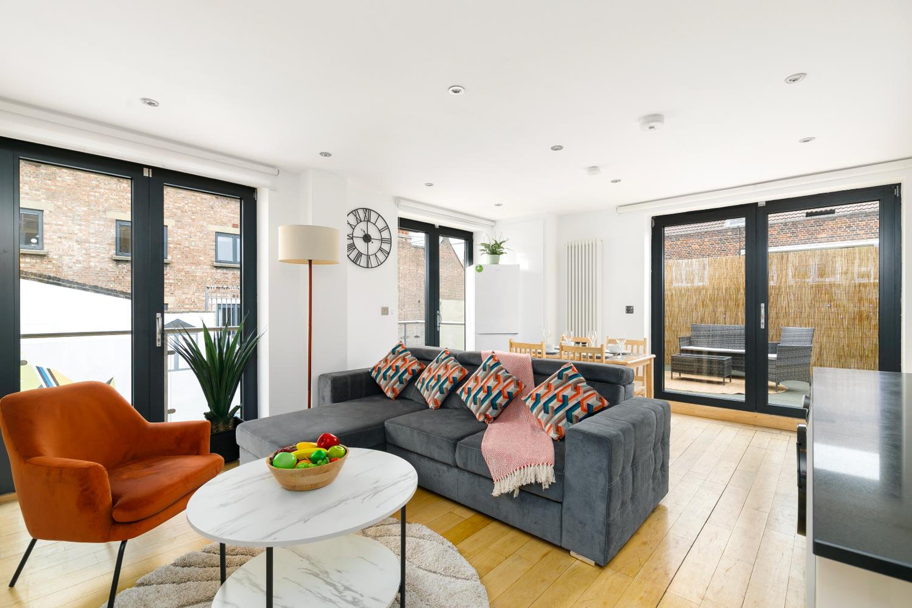 2 Bedroom, 2 Bathroom Apartment with Roof Terrace in Hoxton Shoreditch