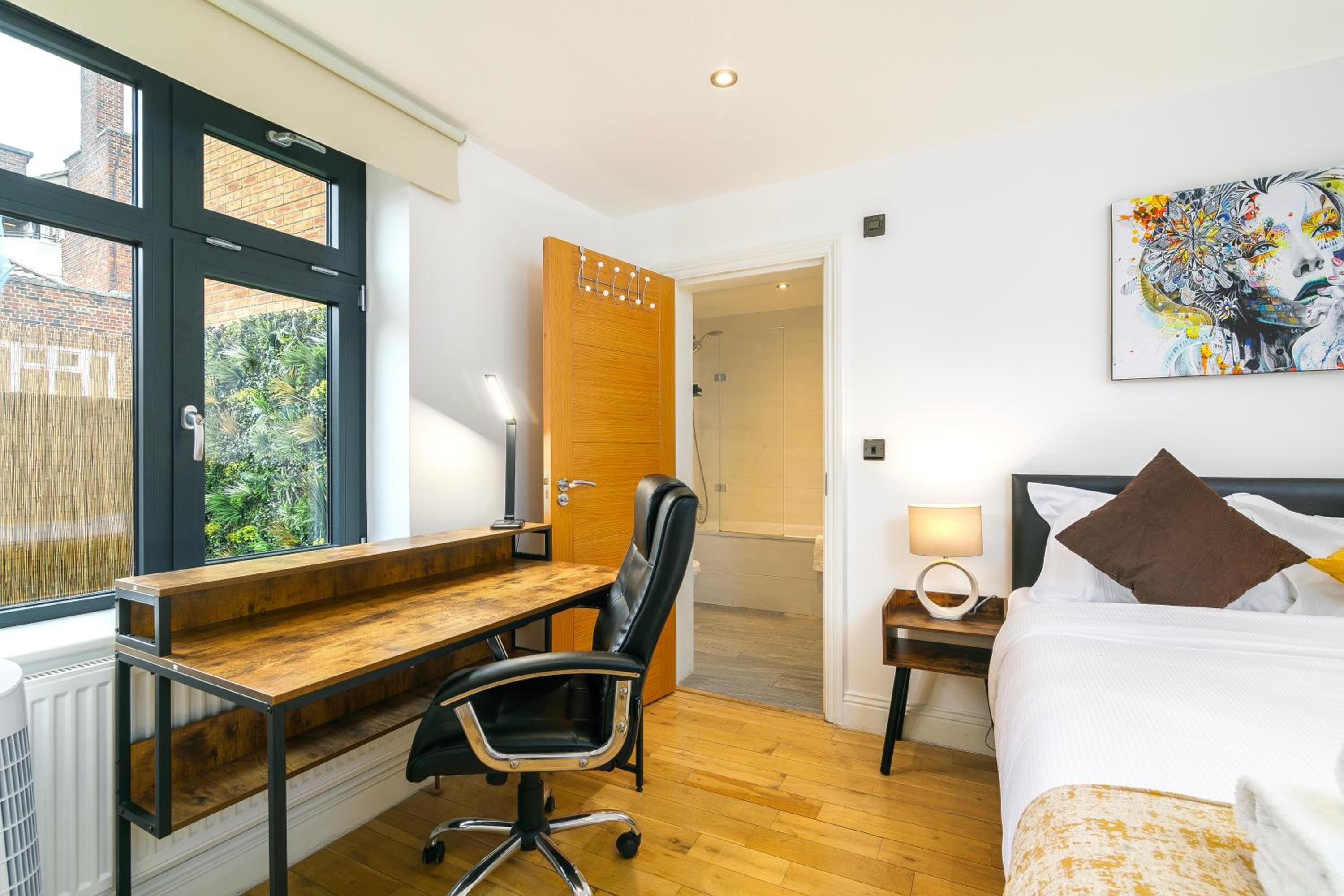 2 Bedroom, 2 Bathroom Apartment with Roof Terrace in Hoxton Shoreditch
