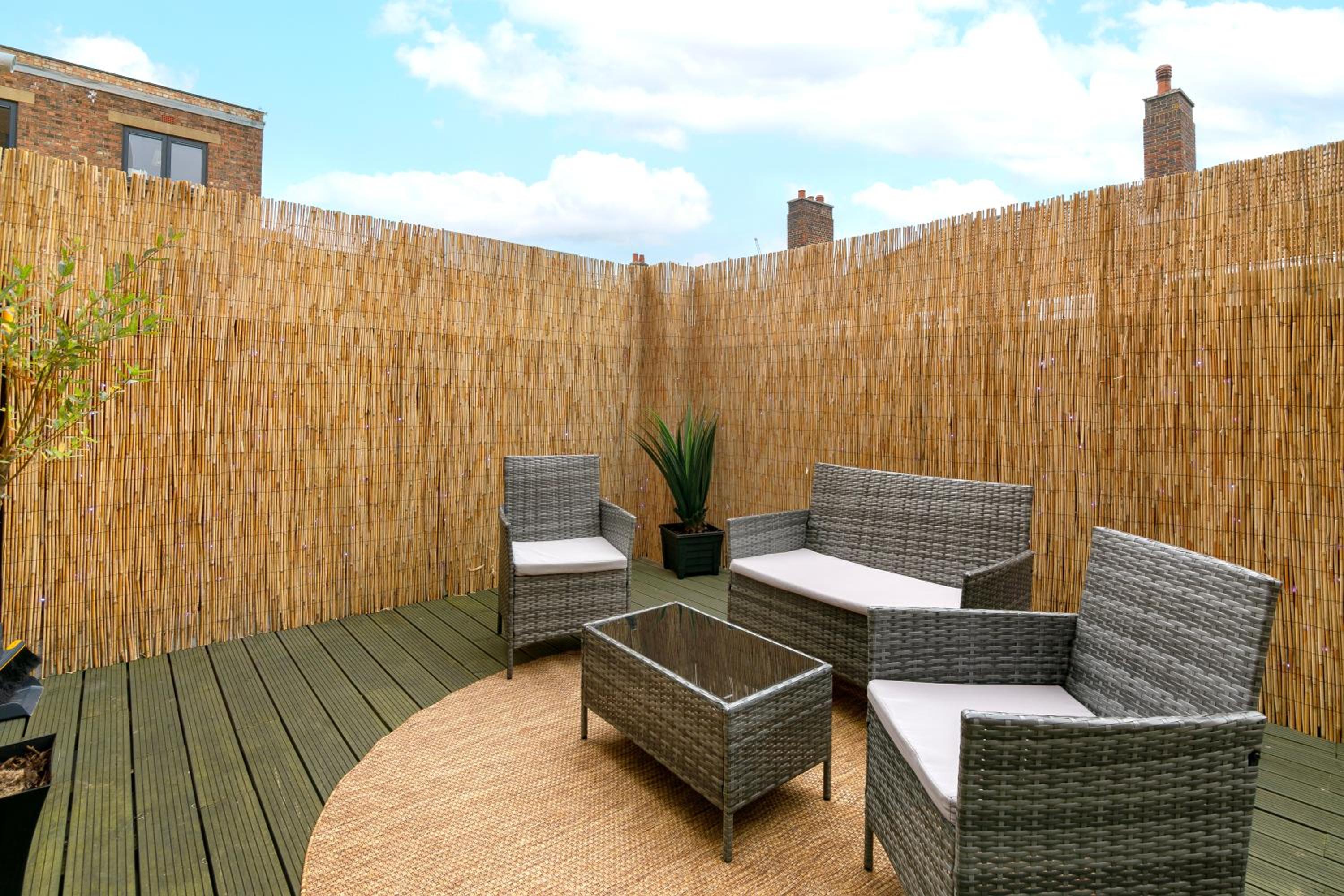 2 Bedroom, 2 Bathroom Apartment with Roof Terrace in Hoxton Shoreditch