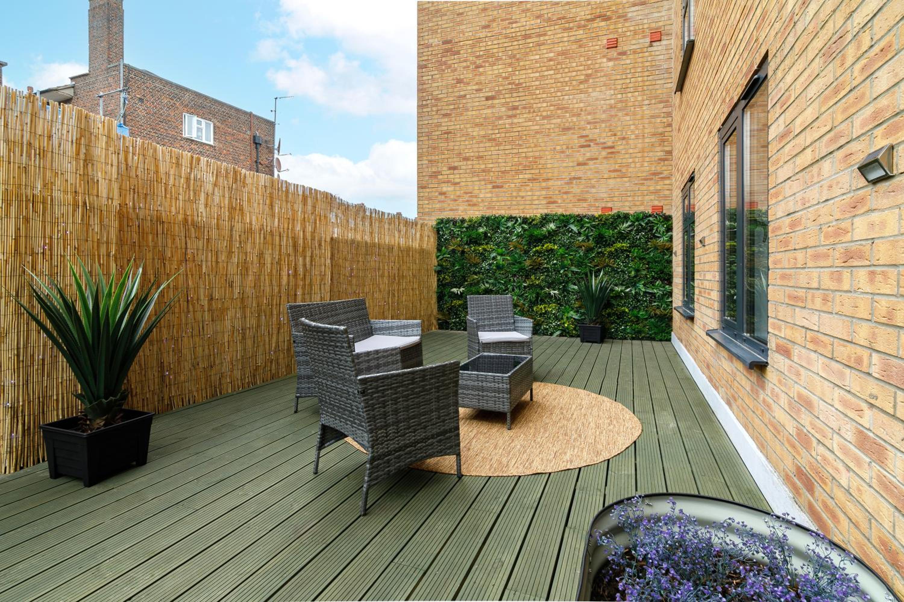 2 Bedroom, 2 Bathroom Apartment with Roof Terrace in Hoxton Shoreditch