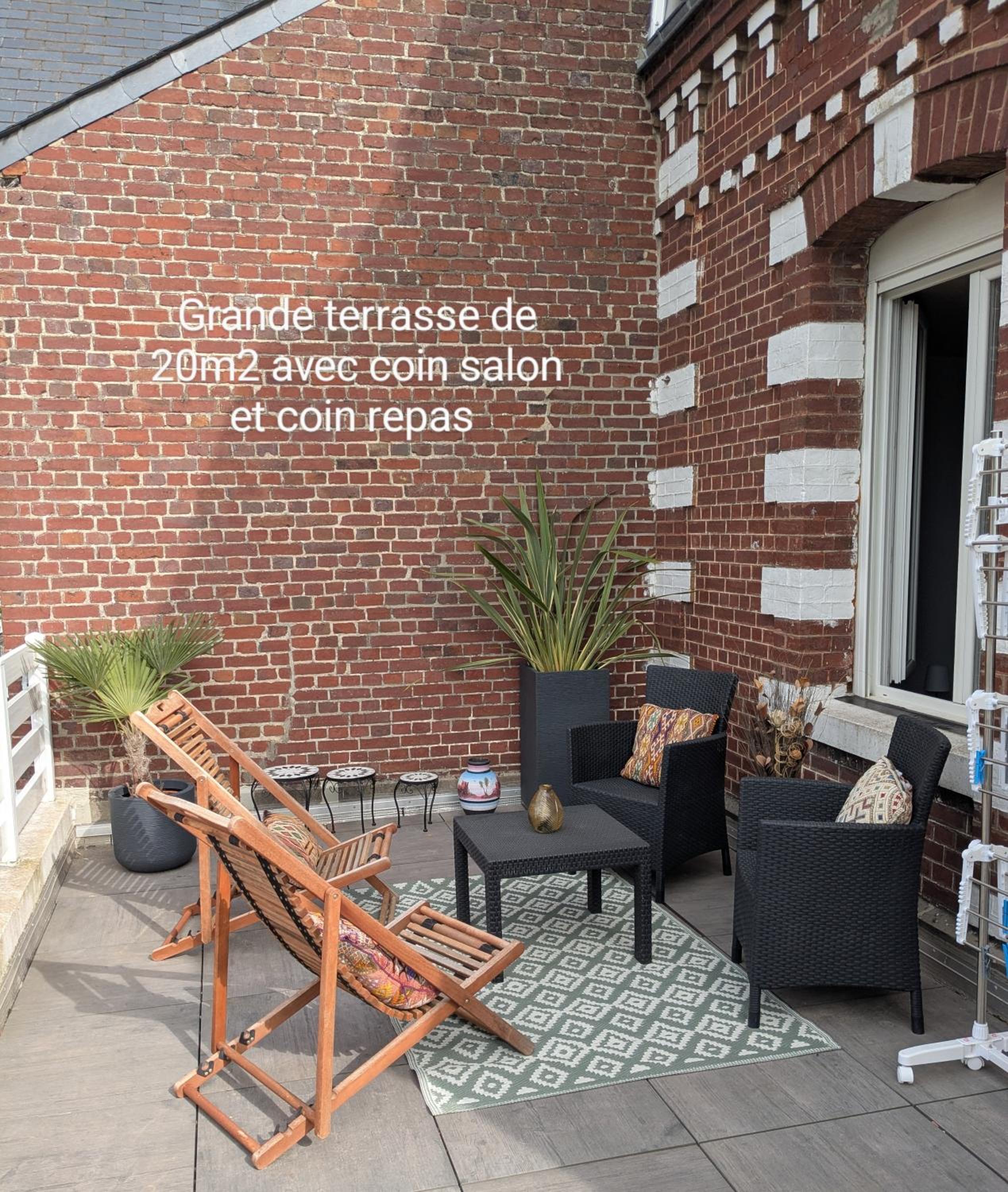 Spacieux apt avec terrasse proche plage