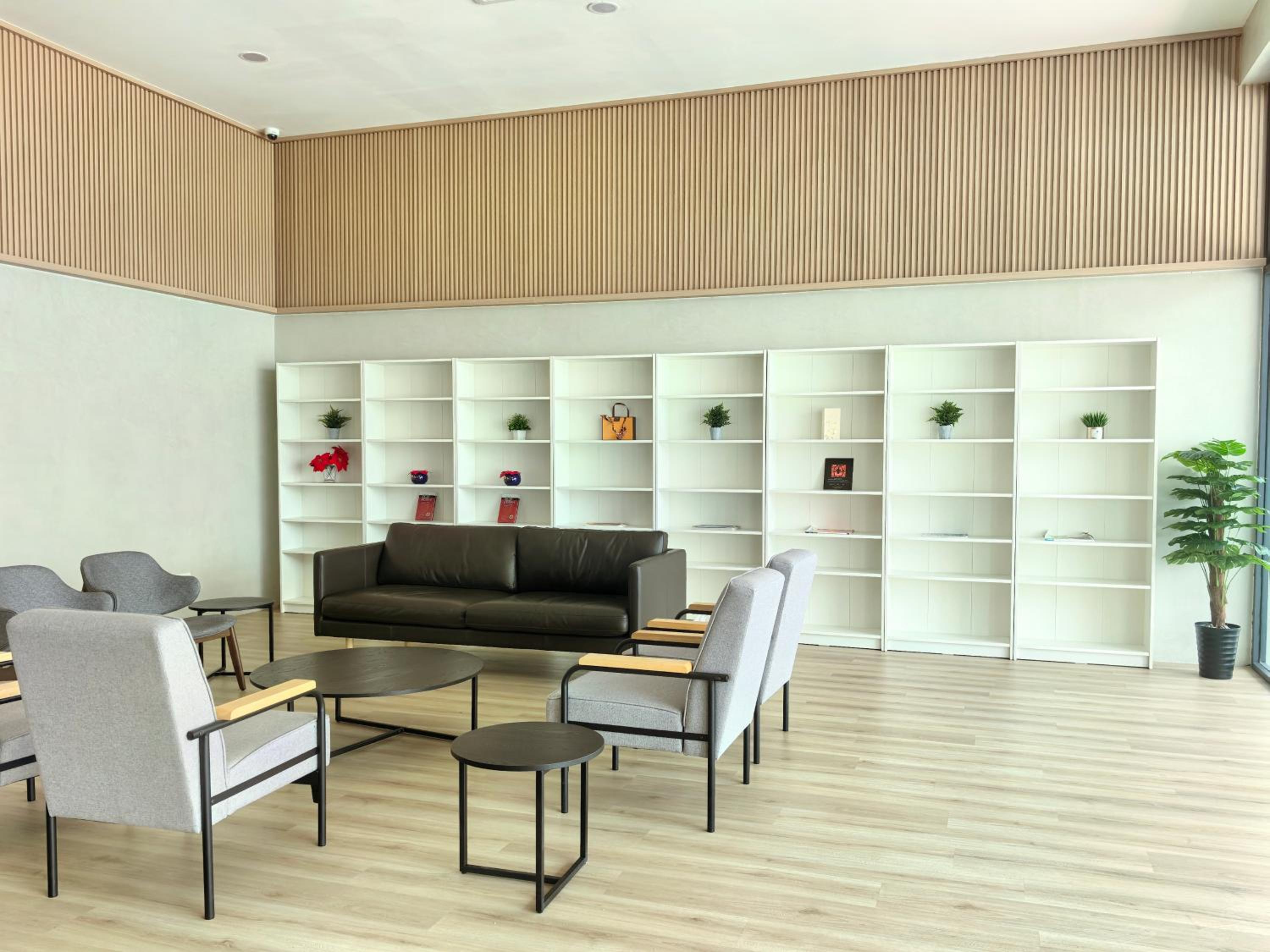 The Homey Getaway at Kenny Hill Residence
