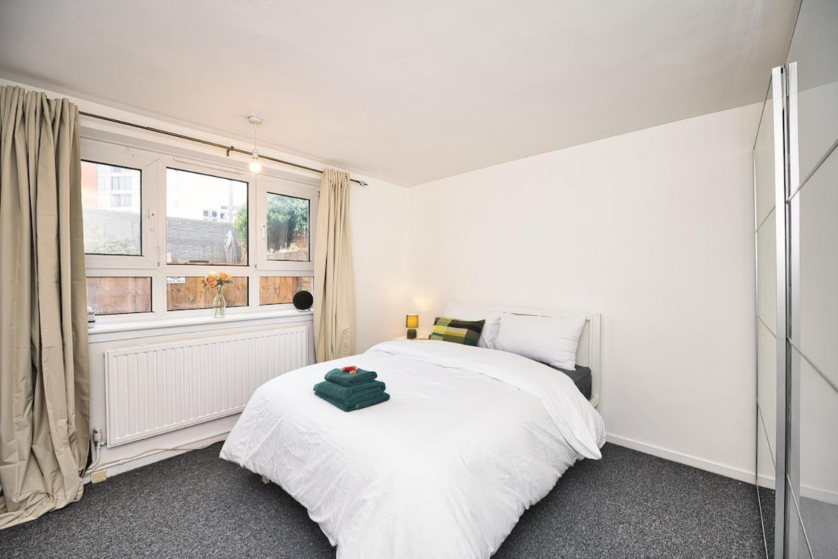 Stylish Stratford London E15 Stay Sleeps 5 Near Tube and City