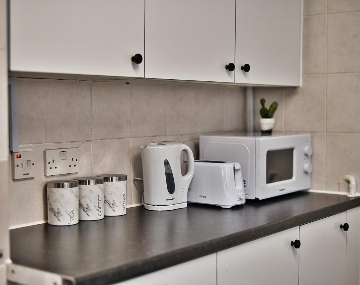 Stylish Stratford London E15 Stay Sleeps 5 Near Tube and City