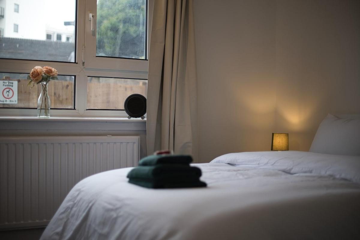 Stylish Stratford London E15 Stay Sleeps 5 Near Tube and City