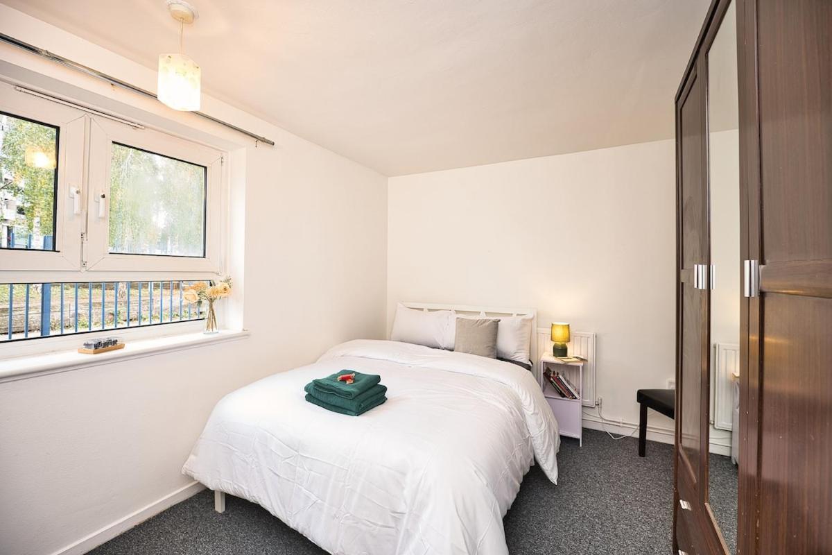 Stylish Stratford London E15 Stay Sleeps 5 Near Tube and City
