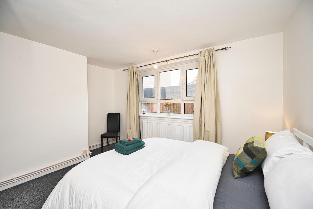 Stylish Stratford London E15 Stay Sleeps 5 Near Tube and City