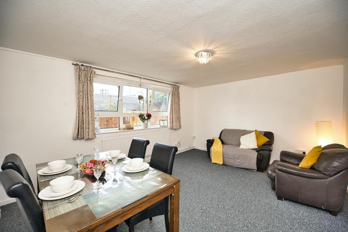 Stylish Stratford London E15 Stay Sleeps 5 Near Tube and City