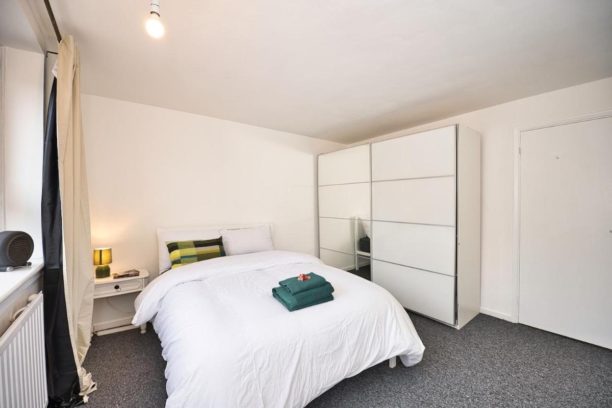 Stylish Stratford London E15 Stay Sleeps 5 Near Tube and City