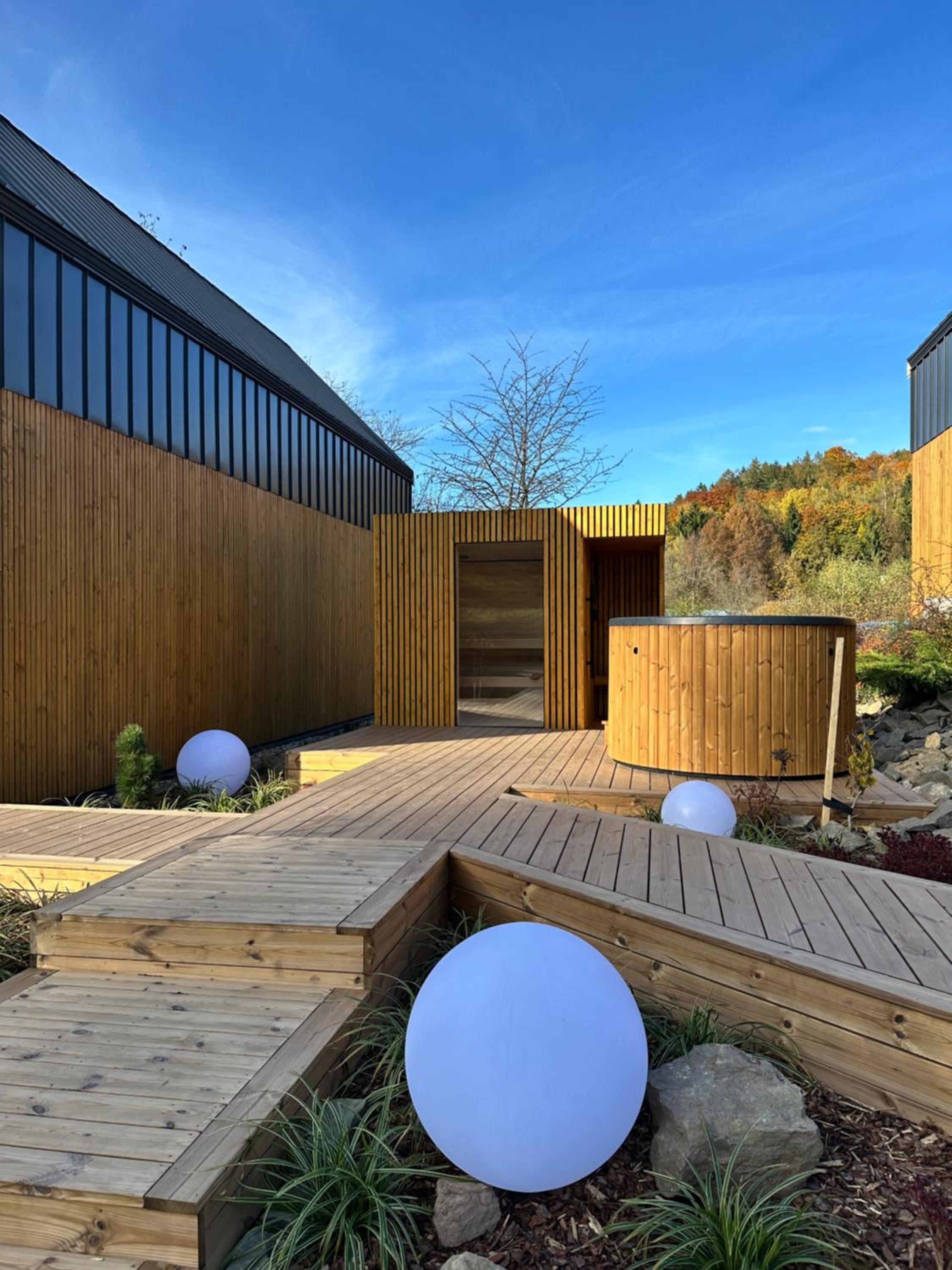 Hill & Chill Kudowa Zdrój - nowoczesne stodoły ze strefą SPA, balia, sauna