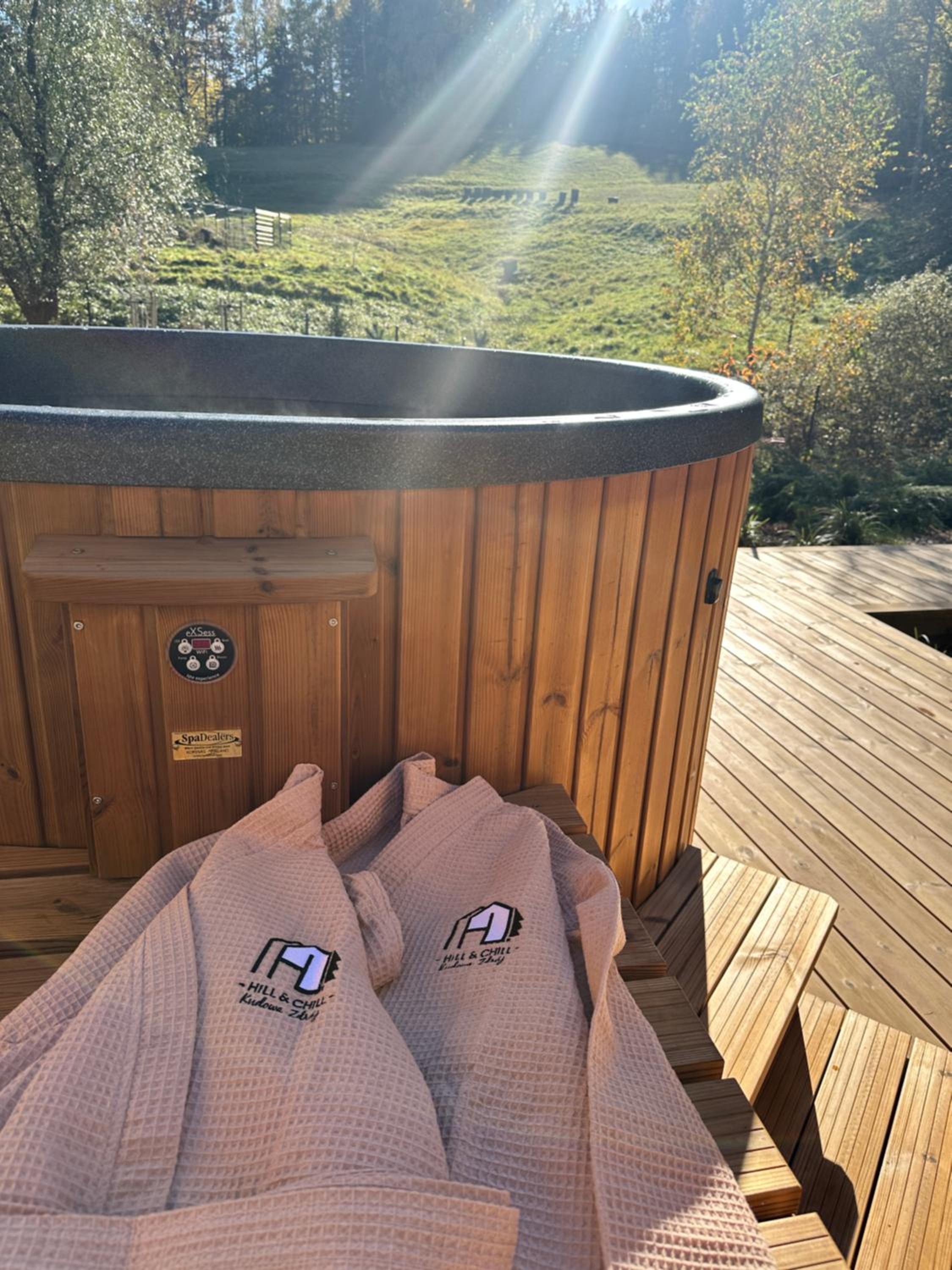 Hill & Chill Kudowa Zdrój - nowoczesne stodoły ze strefą SPA, balia, sauna