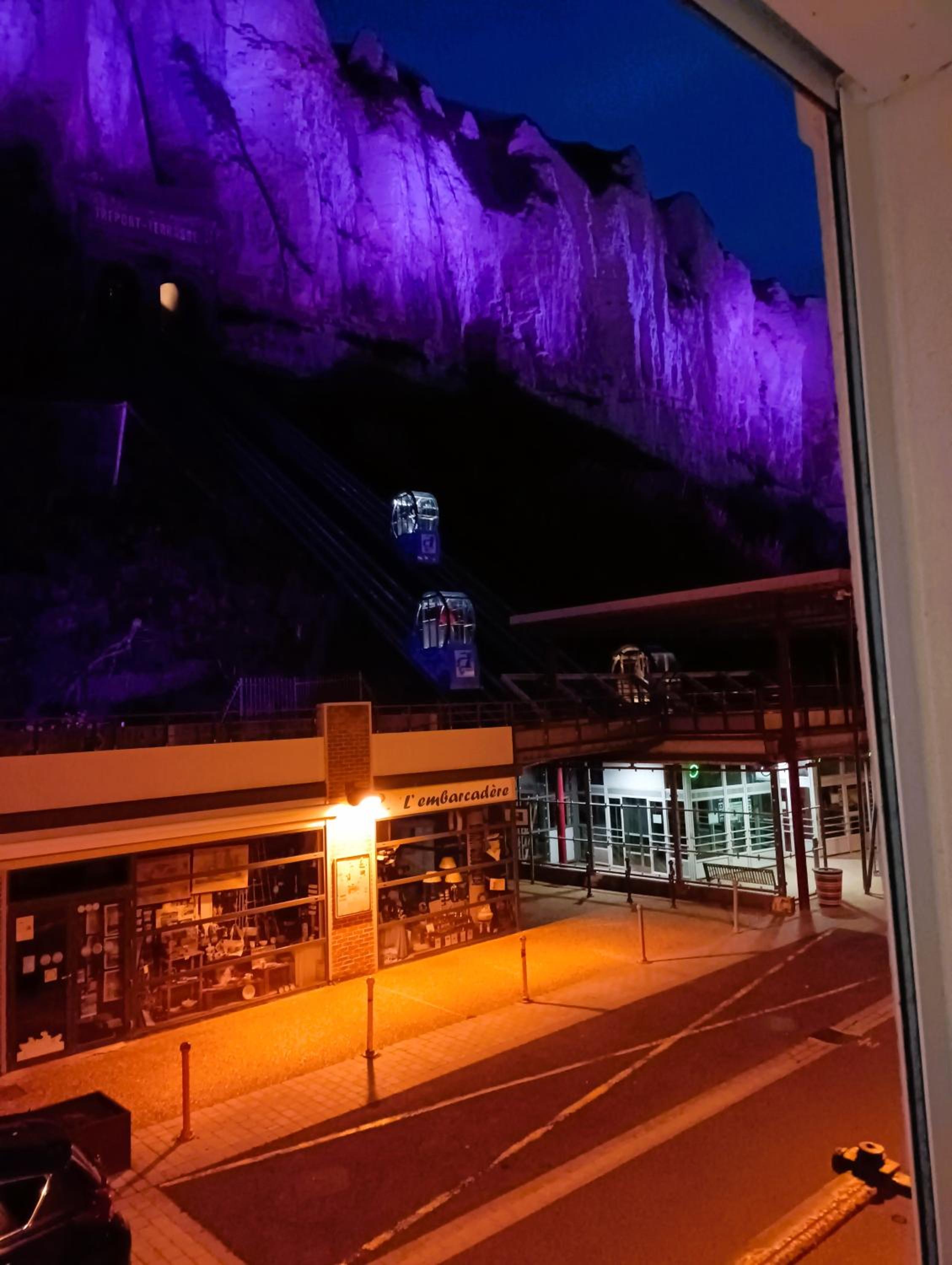 L'échappée Belle face aux Falaises