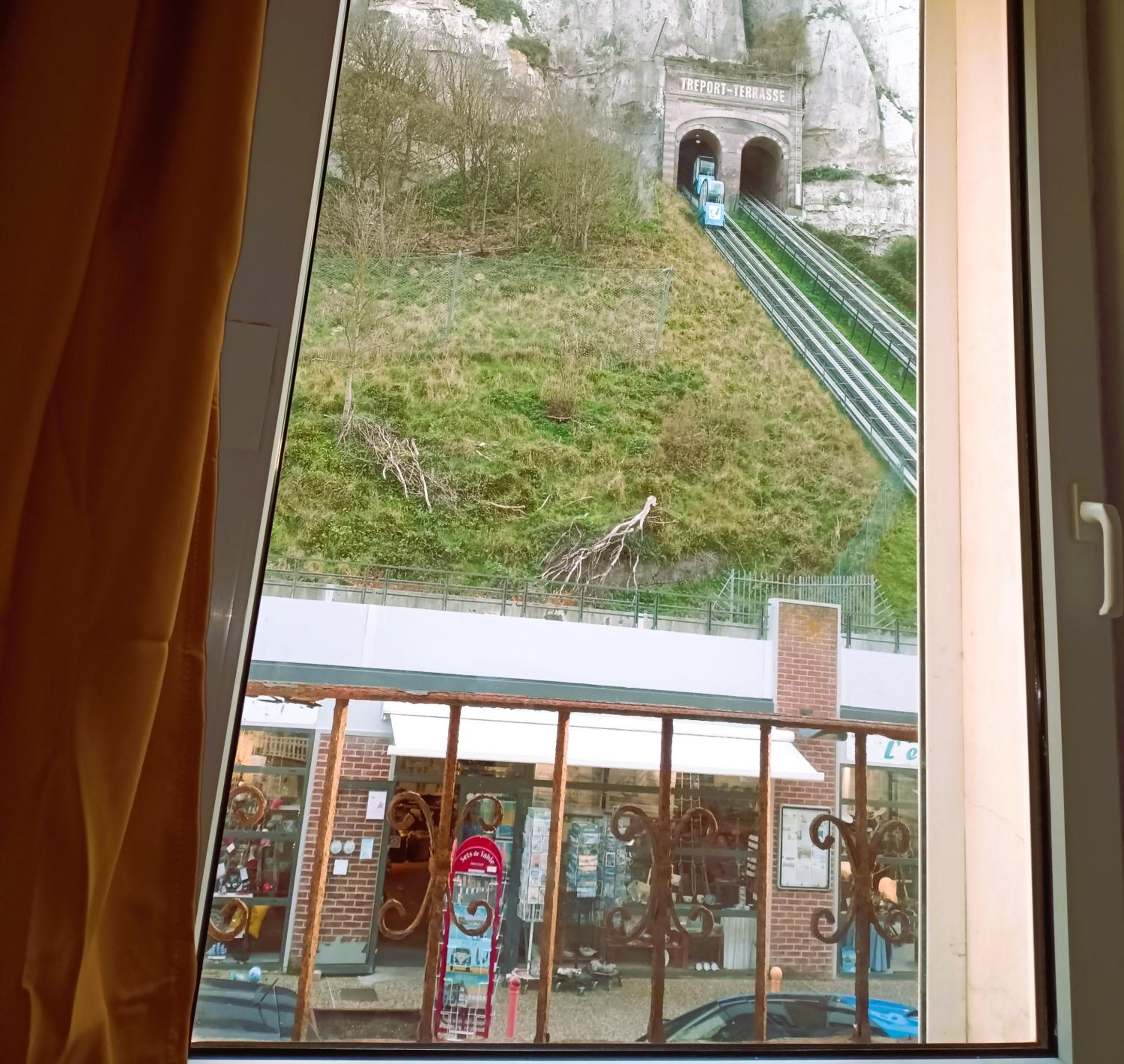 L'échappée Belle face aux Falaises