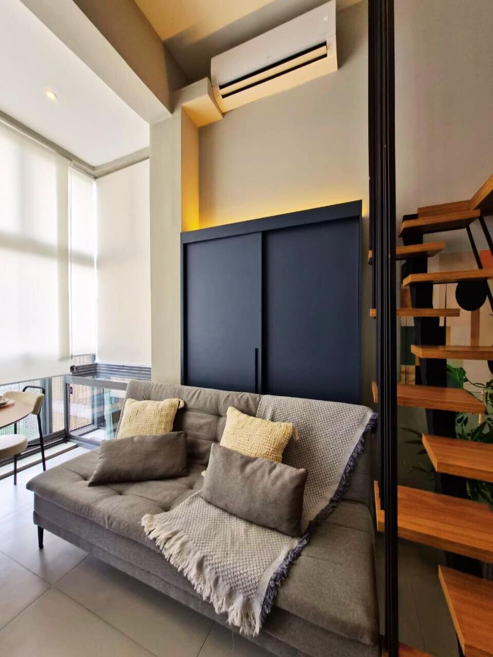 Studio Elegante & Moderno com Mezanino No Coração de Moema