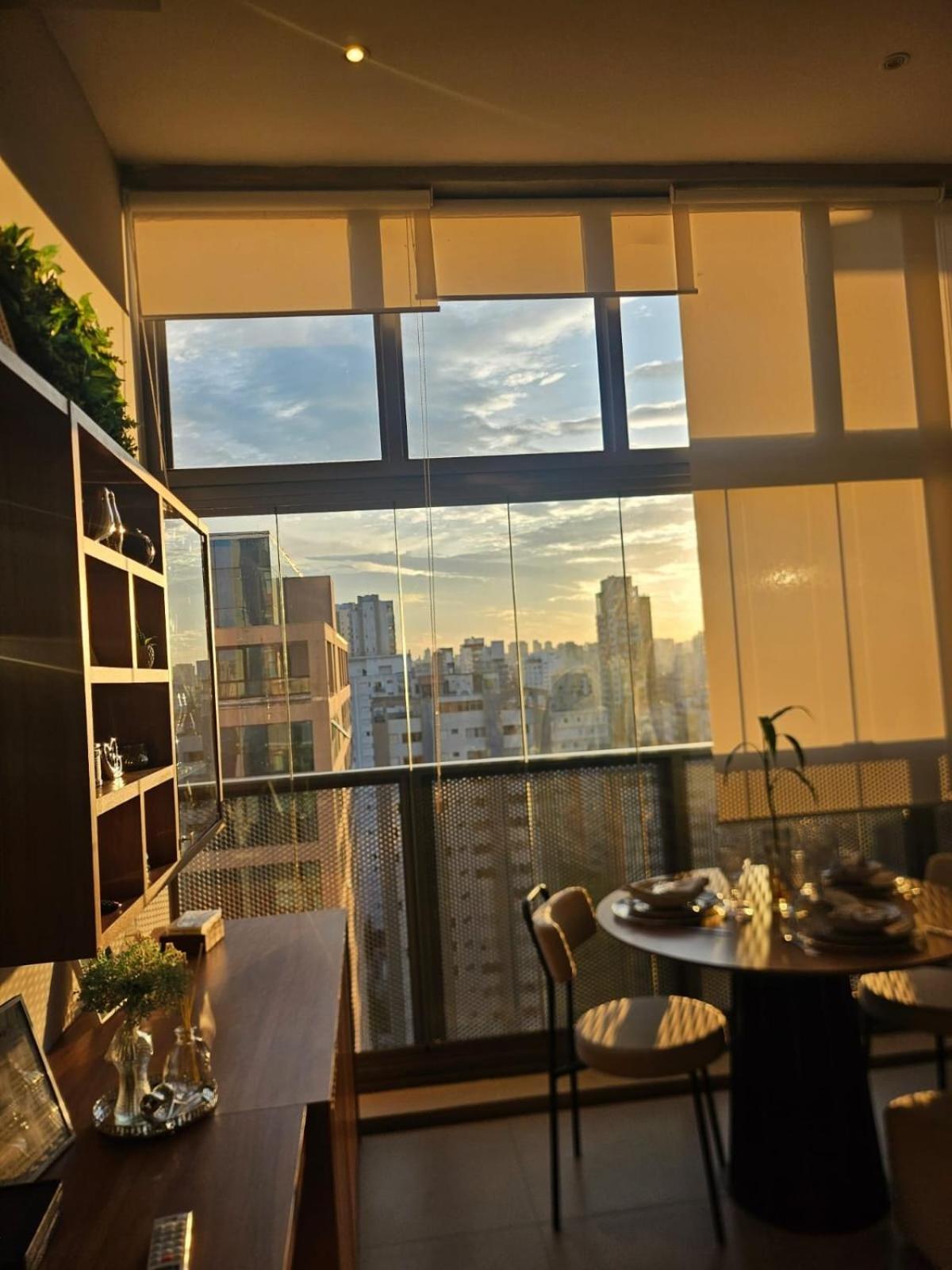 Studio Elegante & Moderno com Mezanino No Coração de Moema