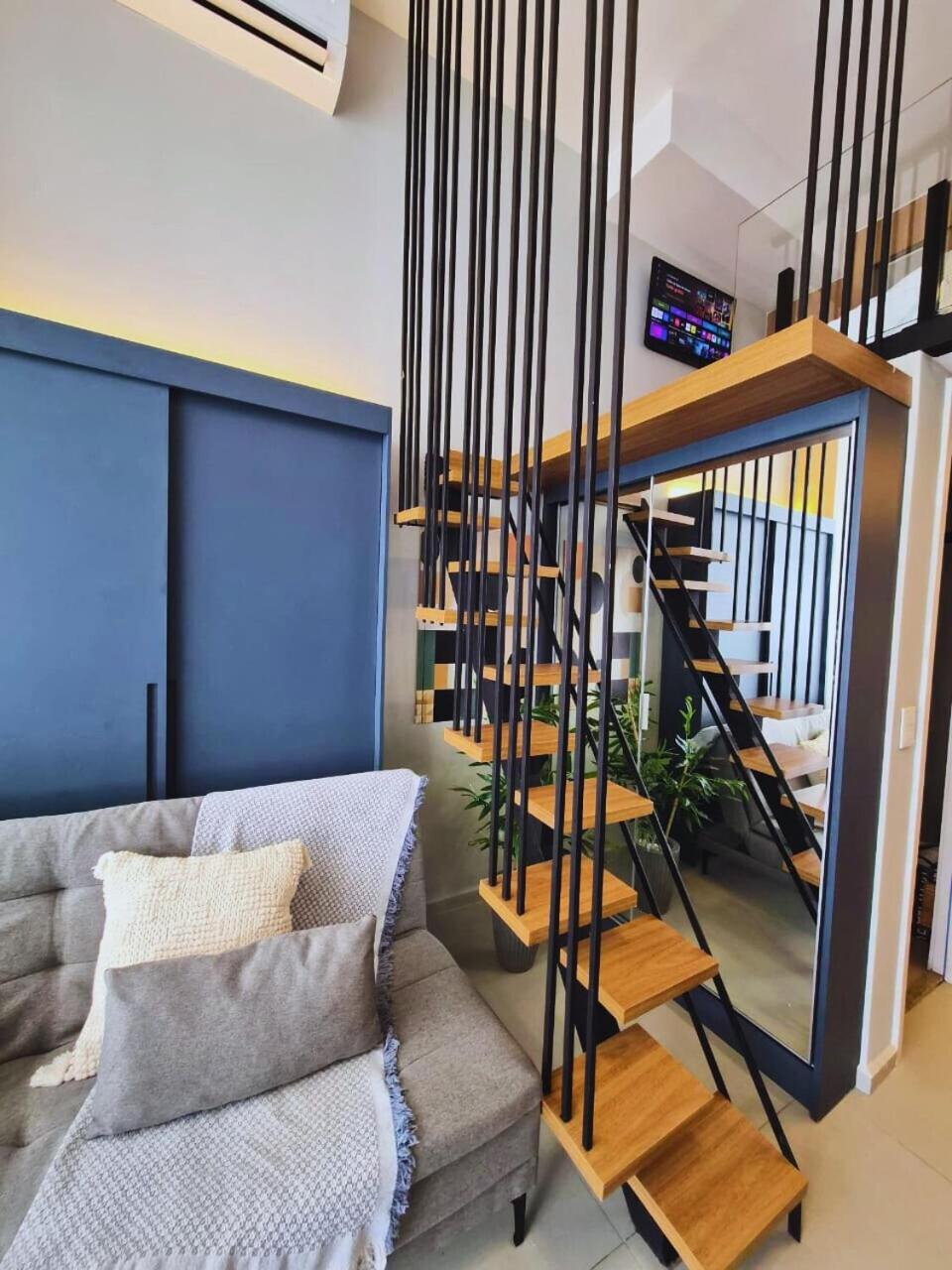 Studio Elegante & Moderno com Mezanino No Coração de Moema