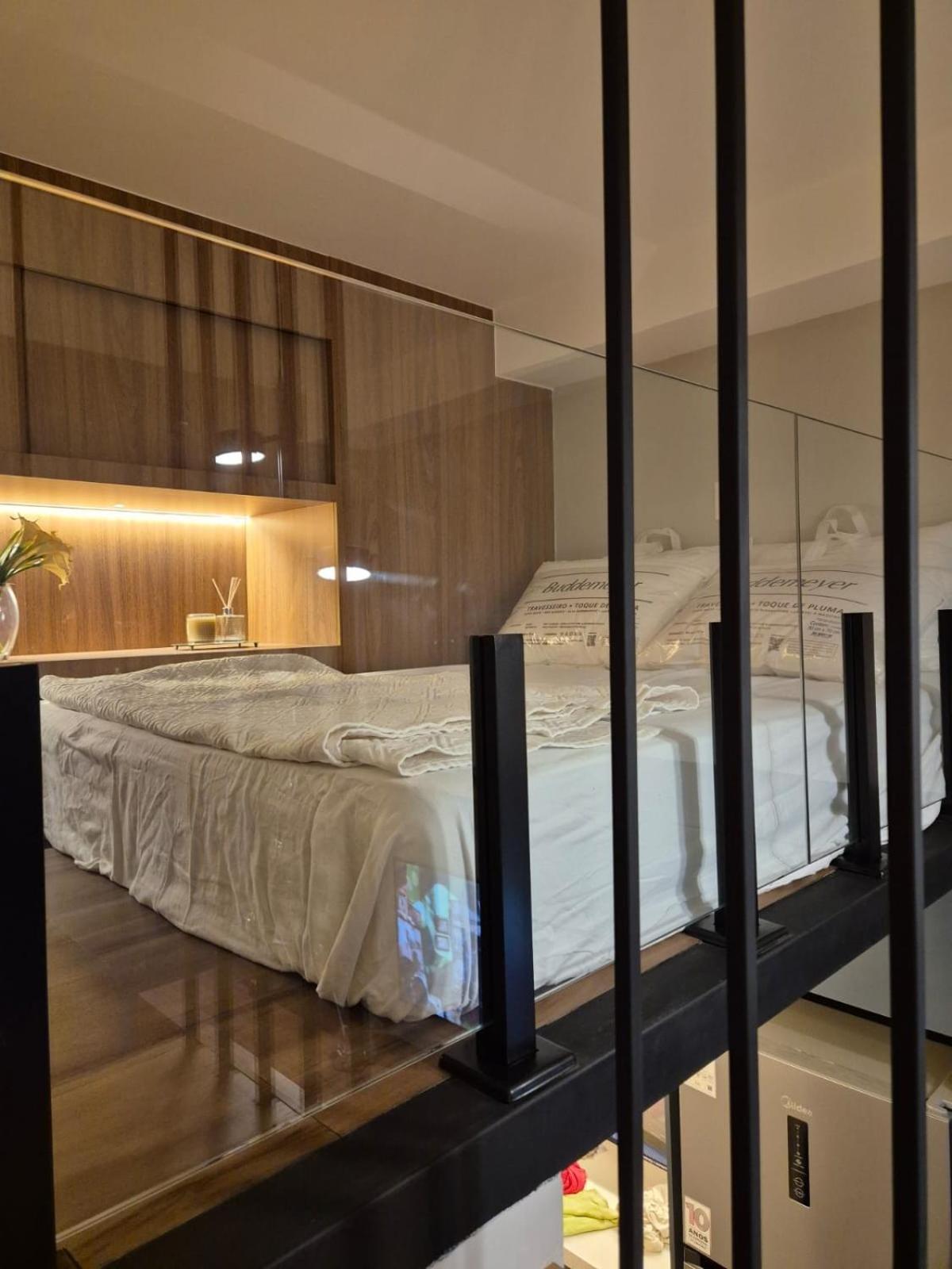 Studio Elegante & Moderno com Mezanino No Coração de Moema