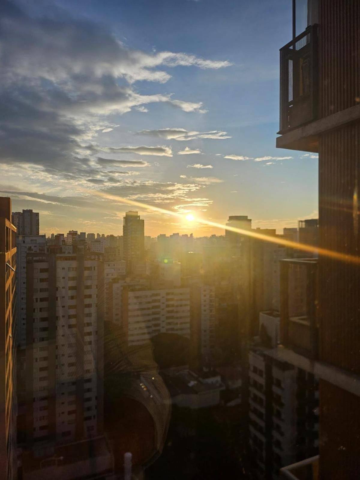 Studio Elegante & Moderno com Mezanino No Coração de Moema