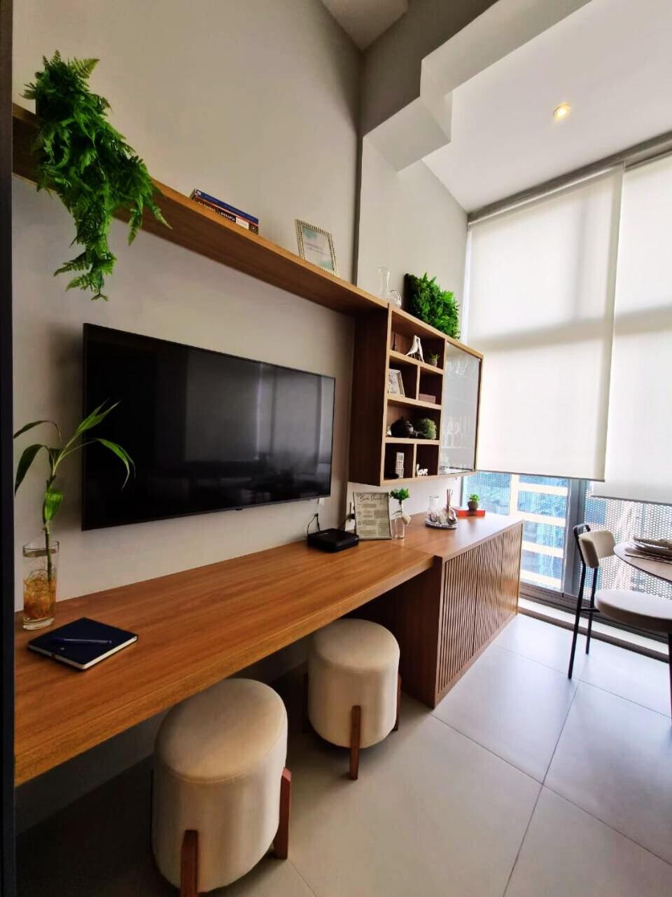 Studio Elegante & Moderno com Mezanino No Coração de Moema