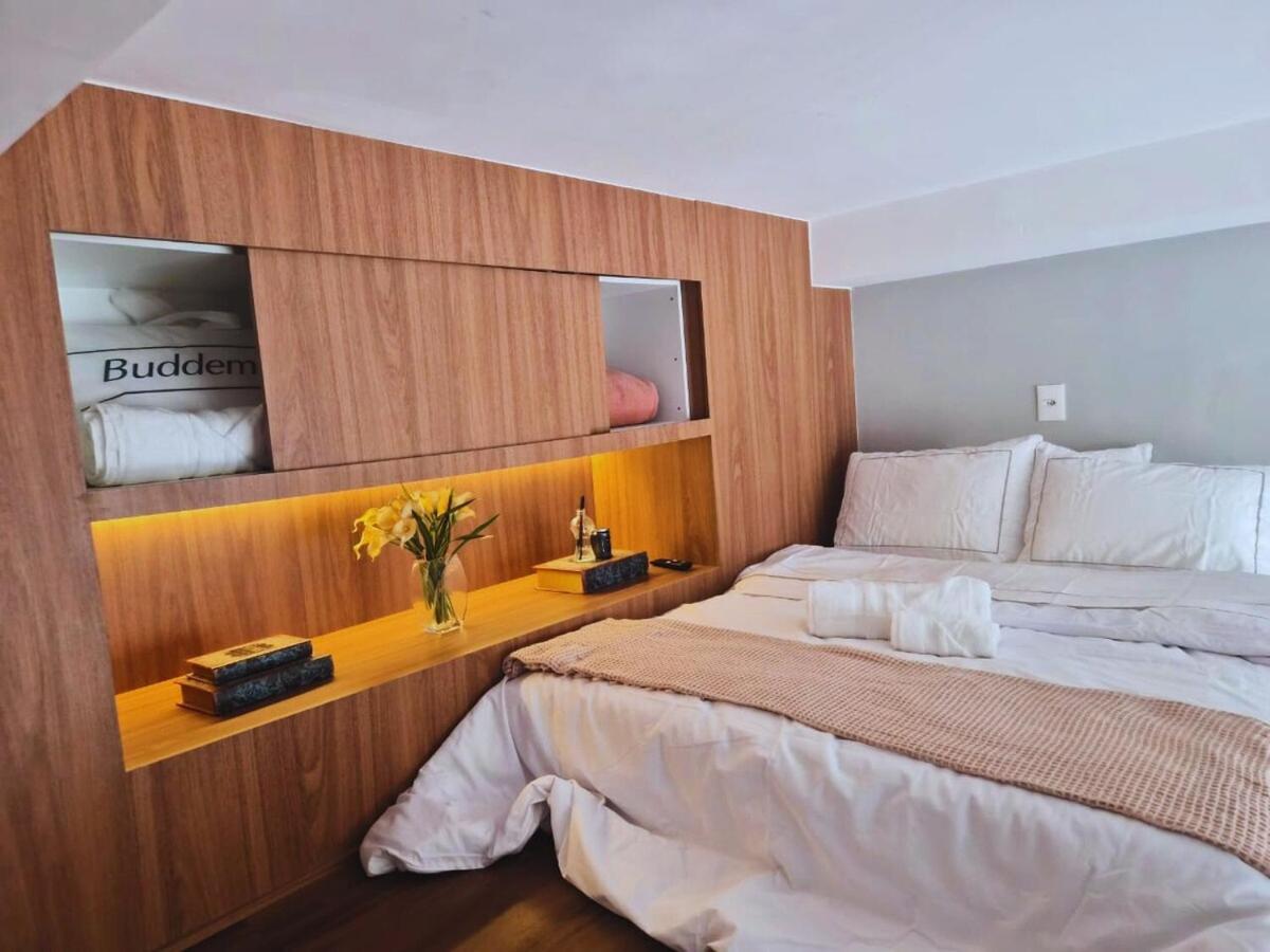 Studio Elegante & Moderno com Mezanino No Coração de Moema