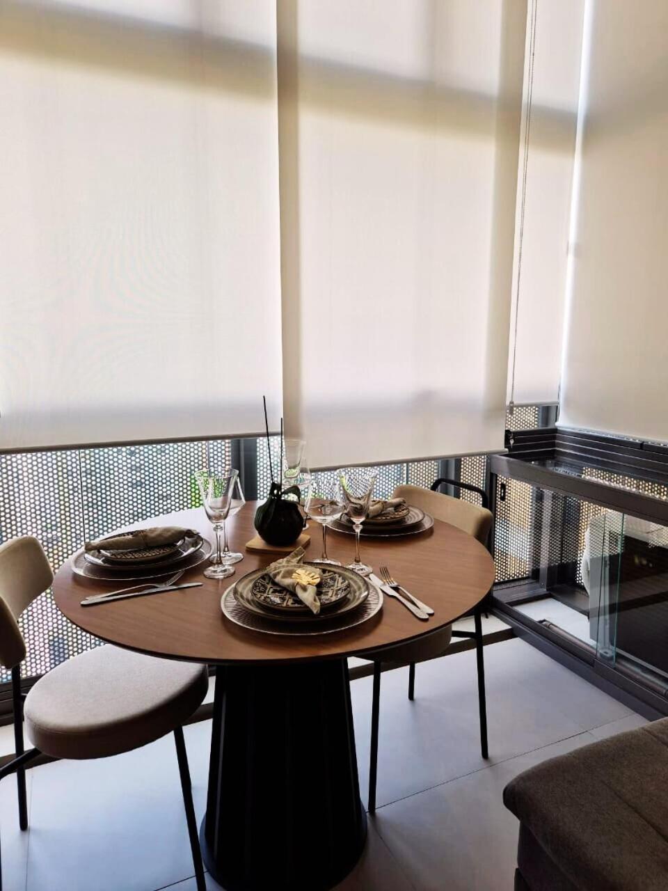 Studio Elegante & Moderno com Mezanino No Coração de Moema