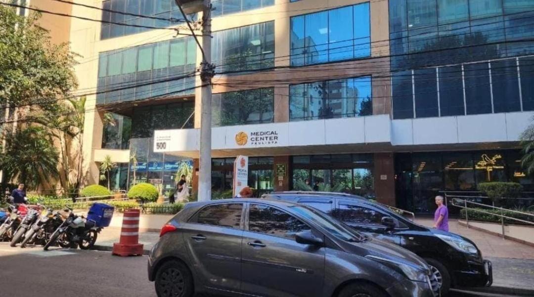 Studio Elegante & Moderno com Mezanino No Coração de Moema