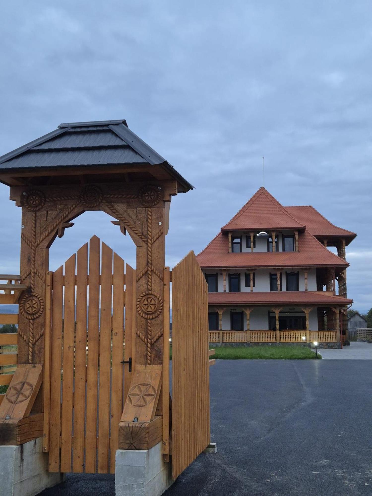 Zestrea Maramureșului Săpânța