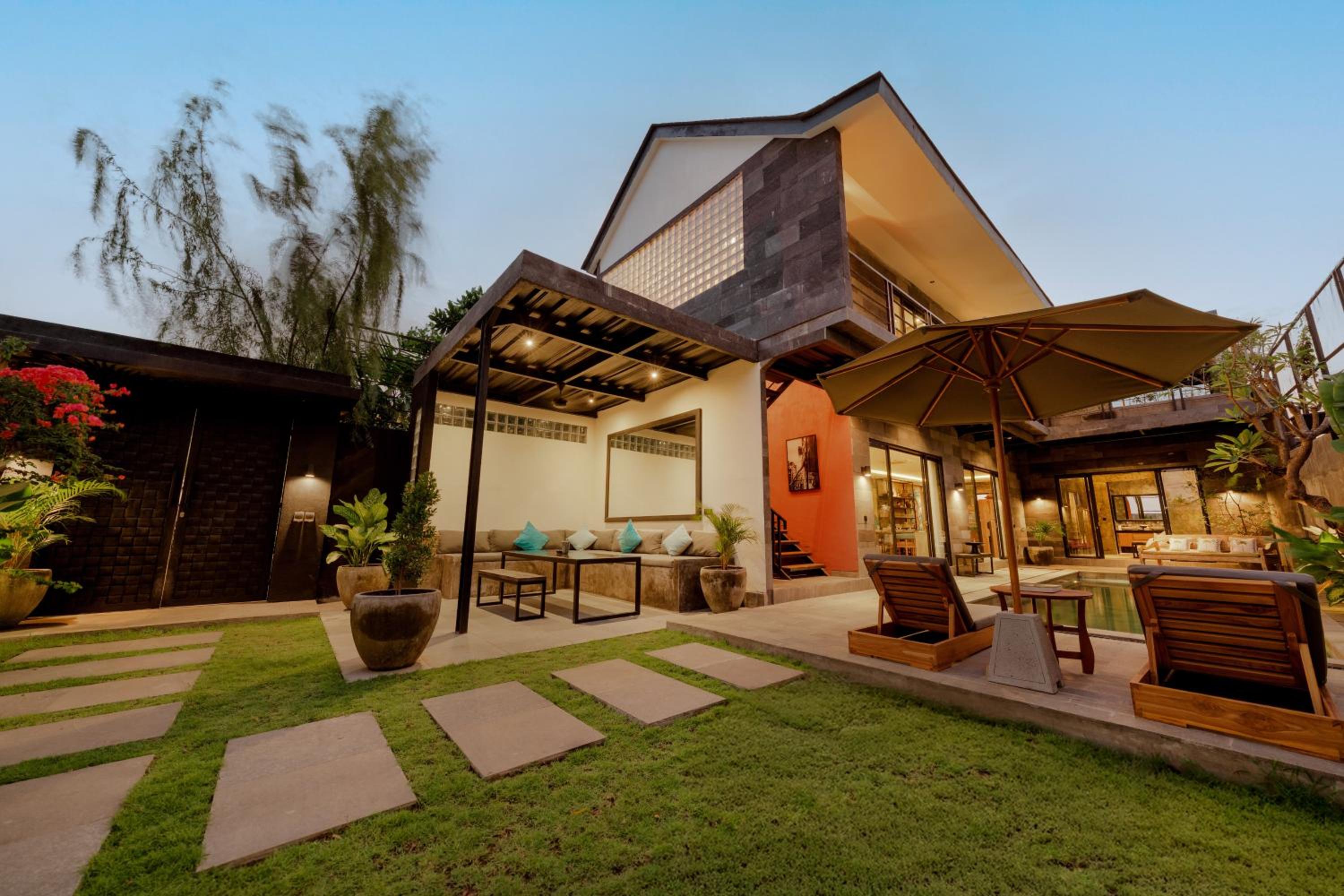 Modern Artistic 5BR Haven in Canggu Berawa