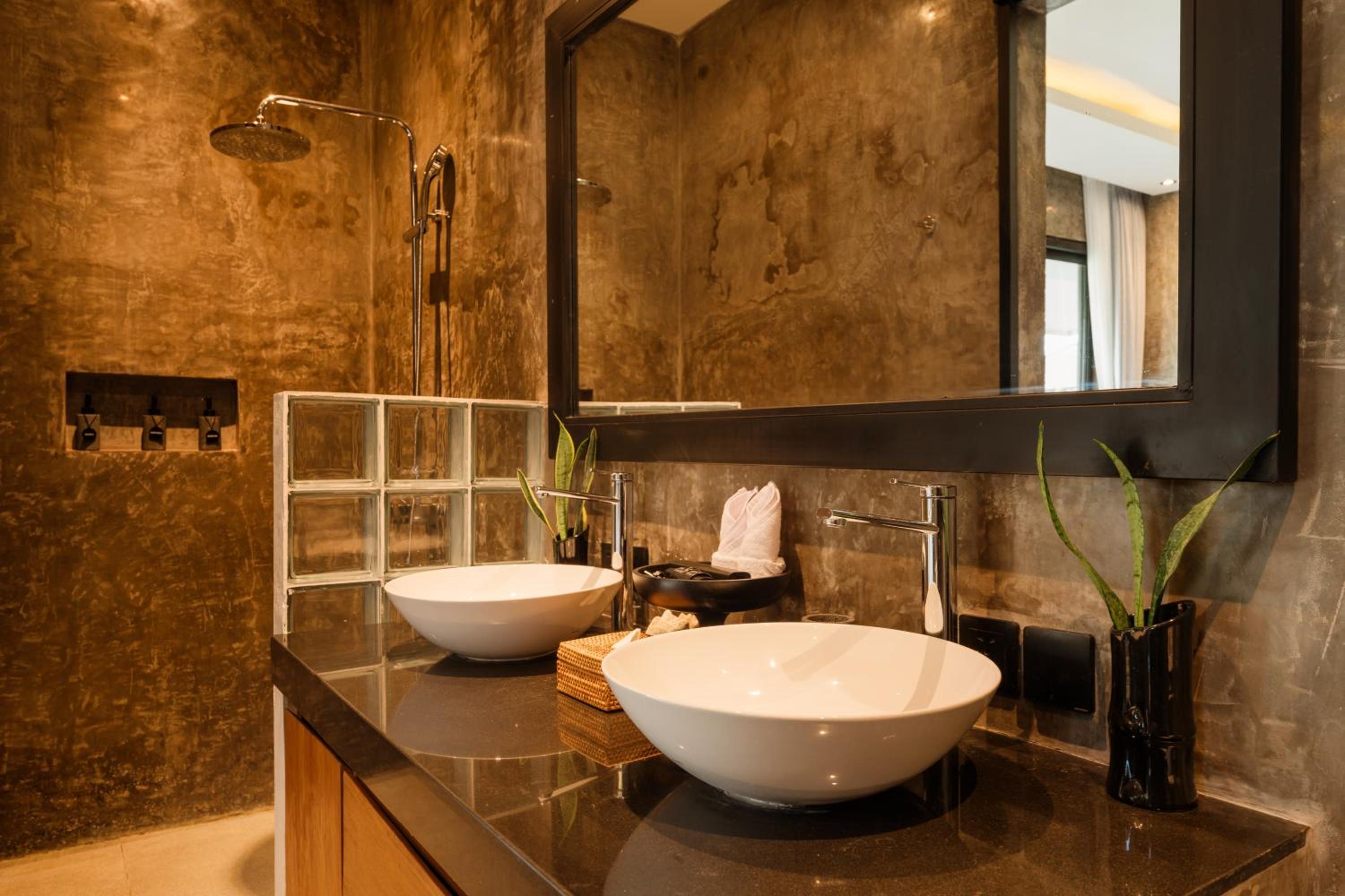 Modern Artistic 5BR Haven in Canggu Berawa
