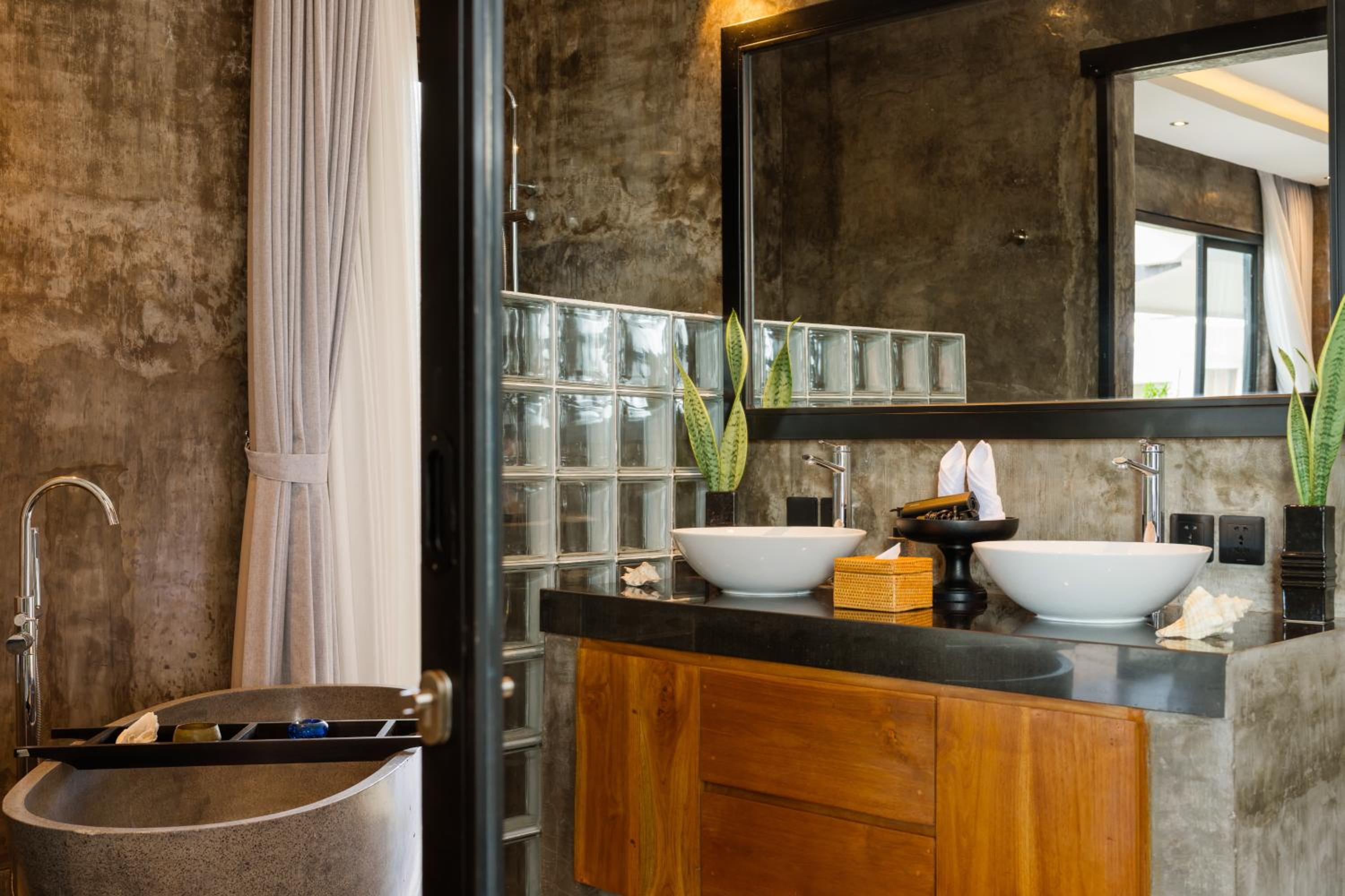 Modern Artistic 5BR Haven in Canggu Berawa