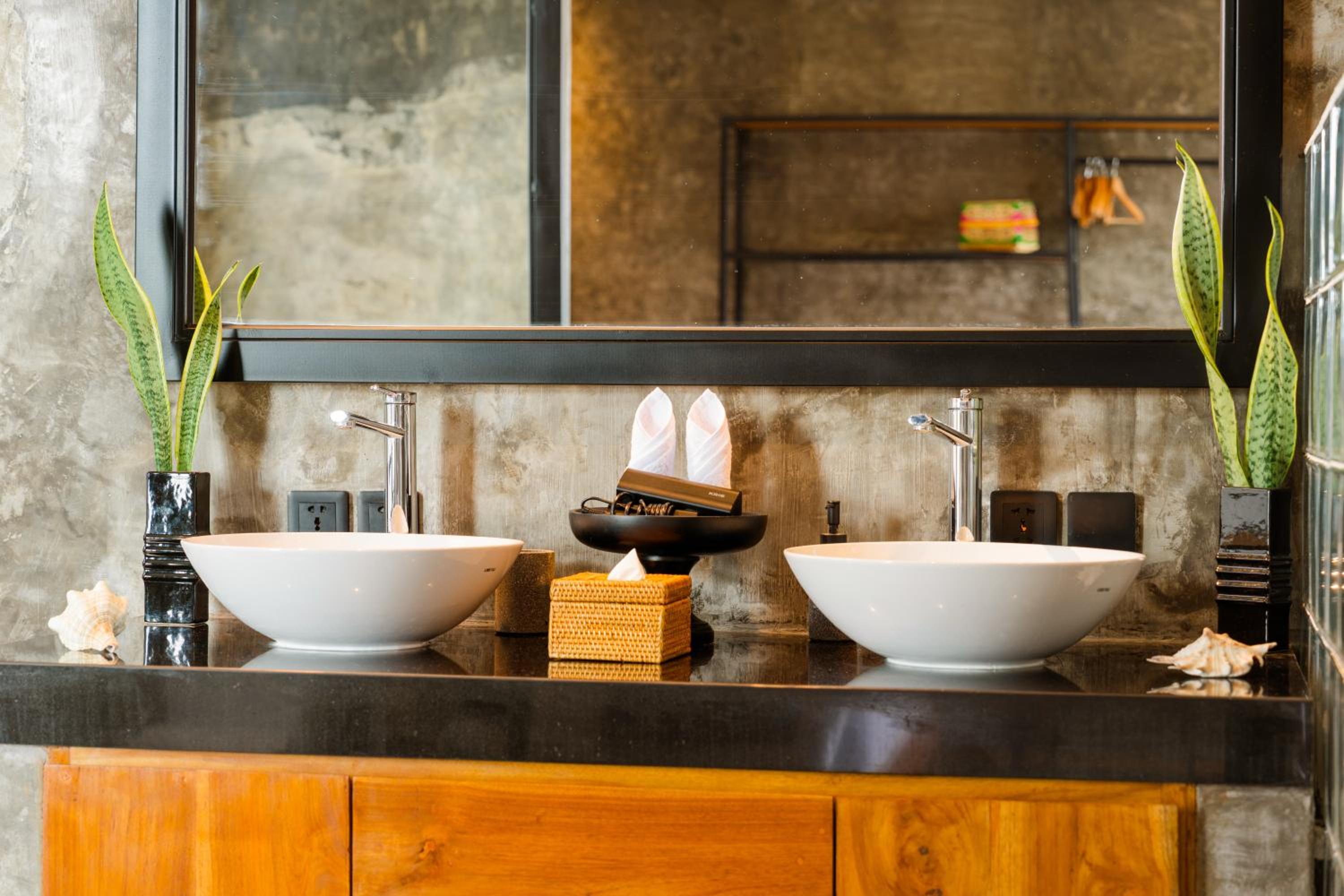 Modern Artistic 5BR Haven in Canggu Berawa